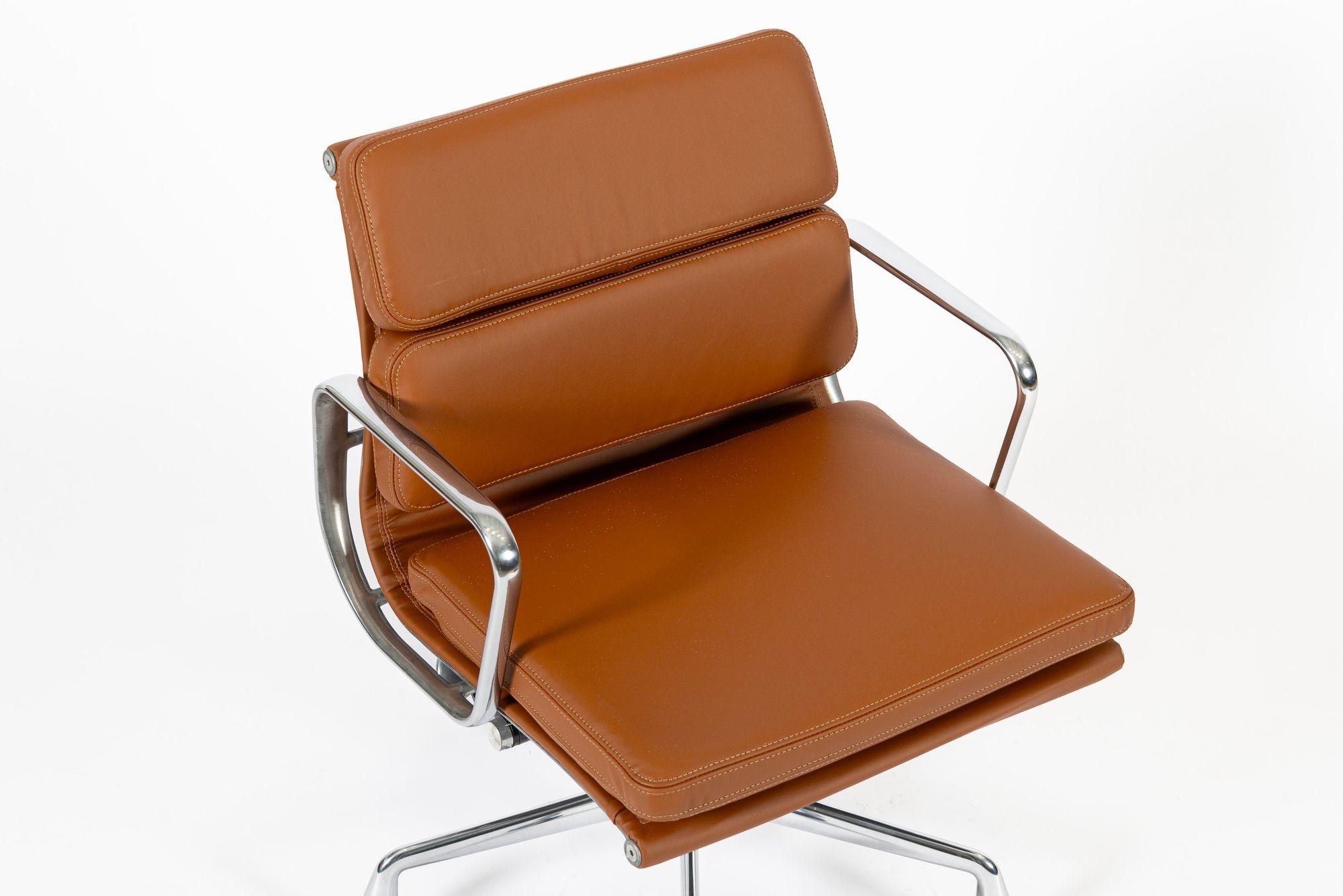 Eames para Herman Miller Silla de oficina de piel marrón 2000s en venta 3
