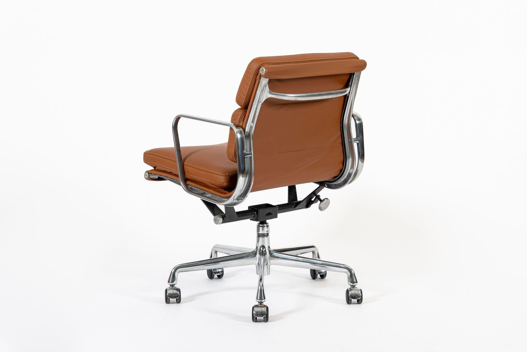 Eames para Herman Miller Silla de oficina de piel marrón 2000s en Bueno estado para la venta en Detroit, MI