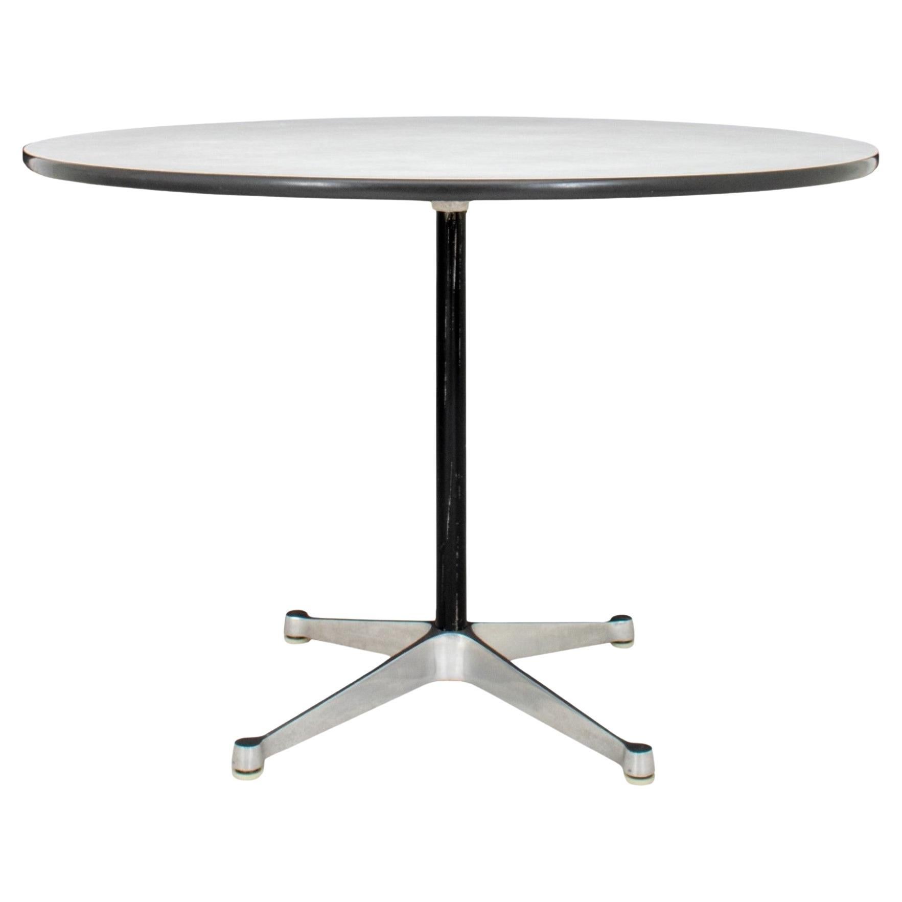 Table de salle à manger circulaire Eames pour Herman Miller en vente