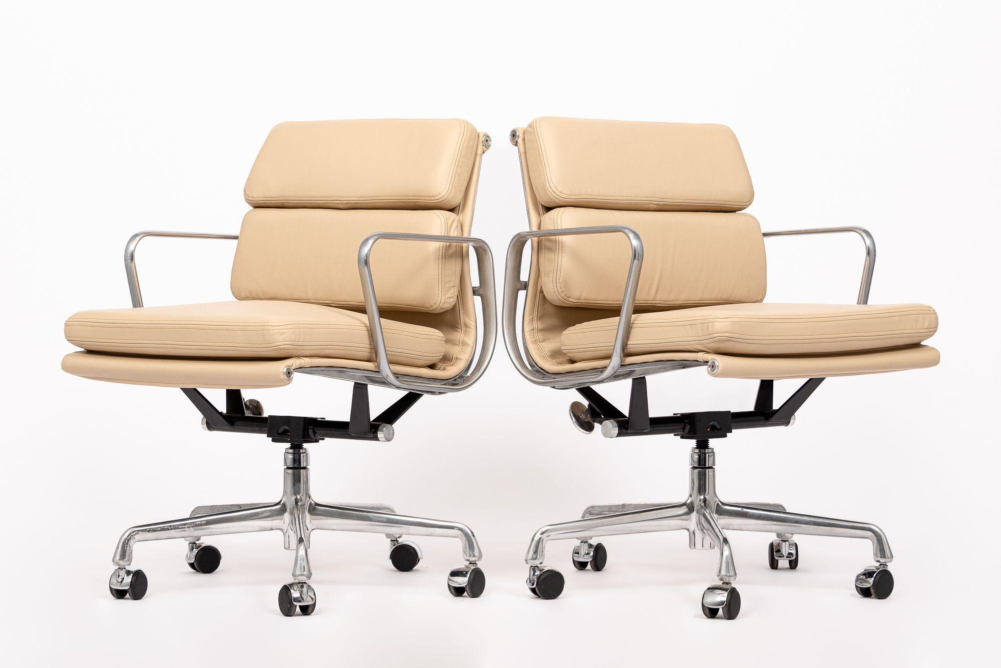 These authentic Eames for Herman Miller Soft Pad Management Height cream leather office chairs from the Aluminum Group Collection were manufactured in the 2000s. This classic mid century modern office chair was first introduced in 1969 by Charles