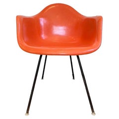 Sedia da pranzo a conchiglia in fibra di vetro Dax di Eames per Herman Miller