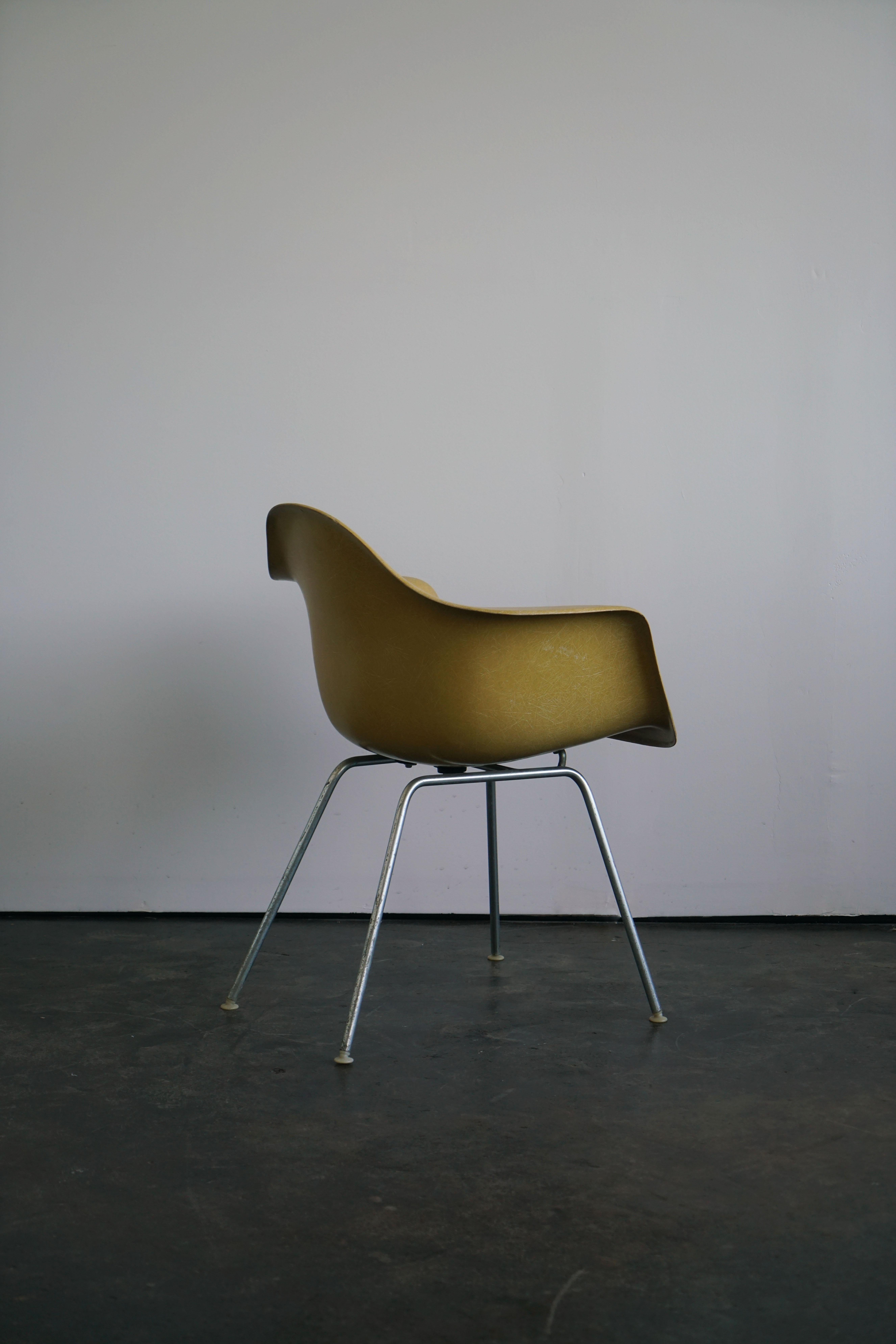 Mid-Century Modern Eames for Herman Miller Dax Shell Arm Chair