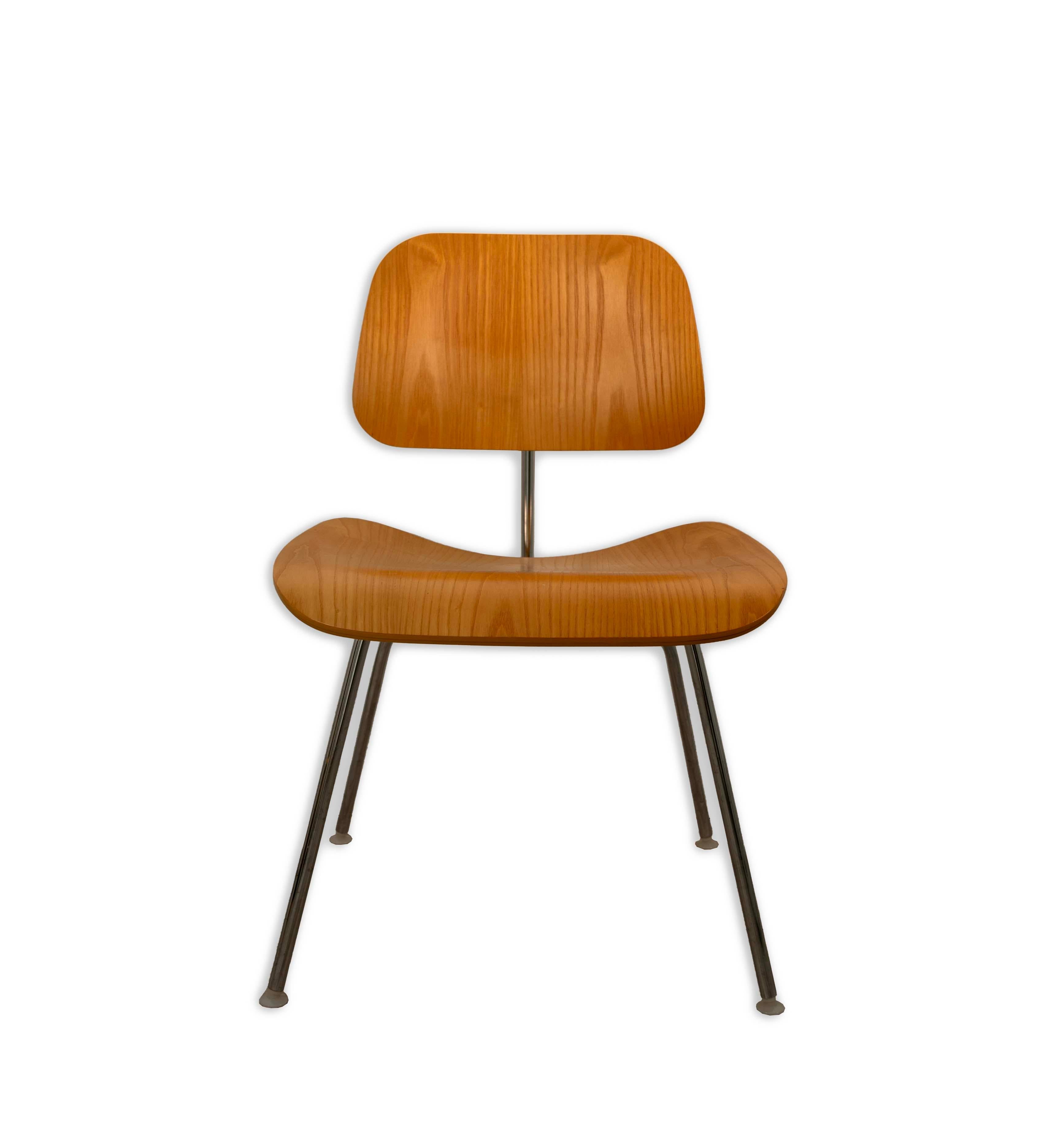  Enhance your home or office with the iconic Mid Century Modern charm of this Eames for Herman Miller DCM Chair. Showcasing the distinctive molded plywood construction, it combines natural beauty with the industrial gleam of its chrome-plated steel