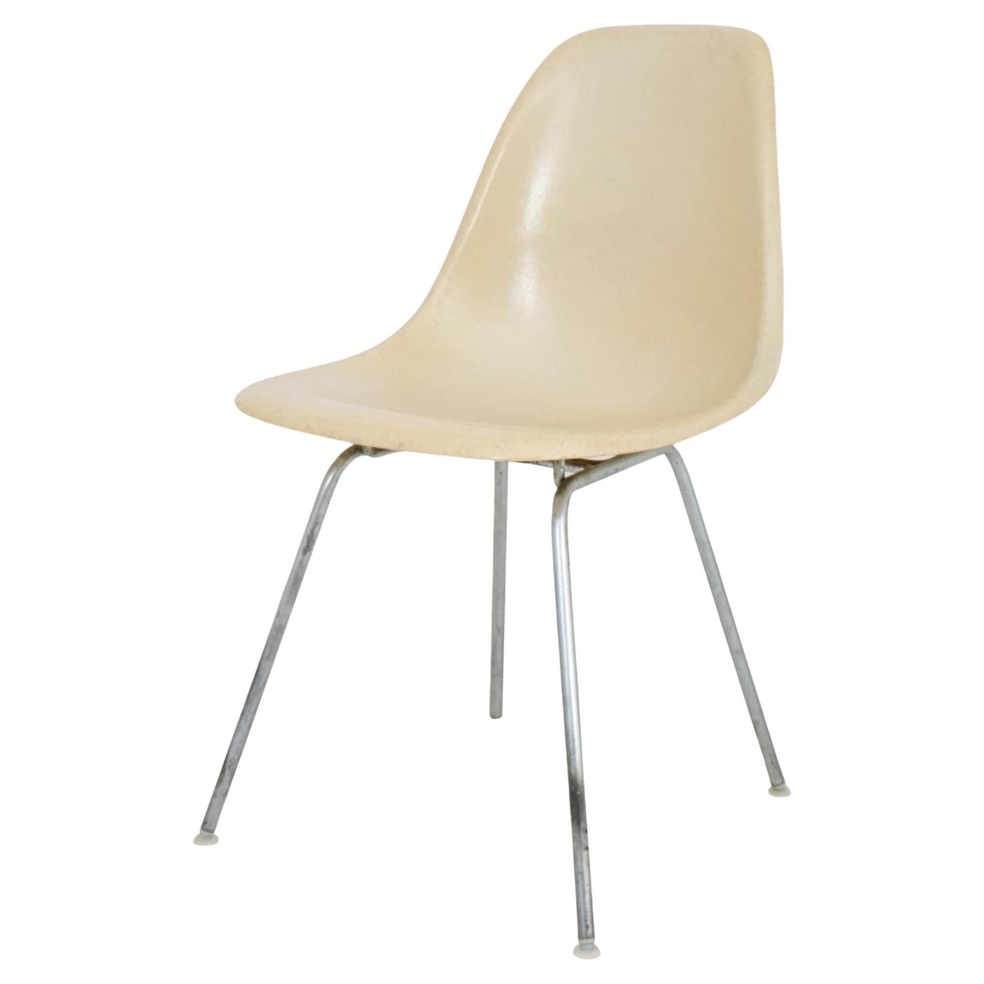 Chaise à coque en fibre de verre Eames pour Herman Miller