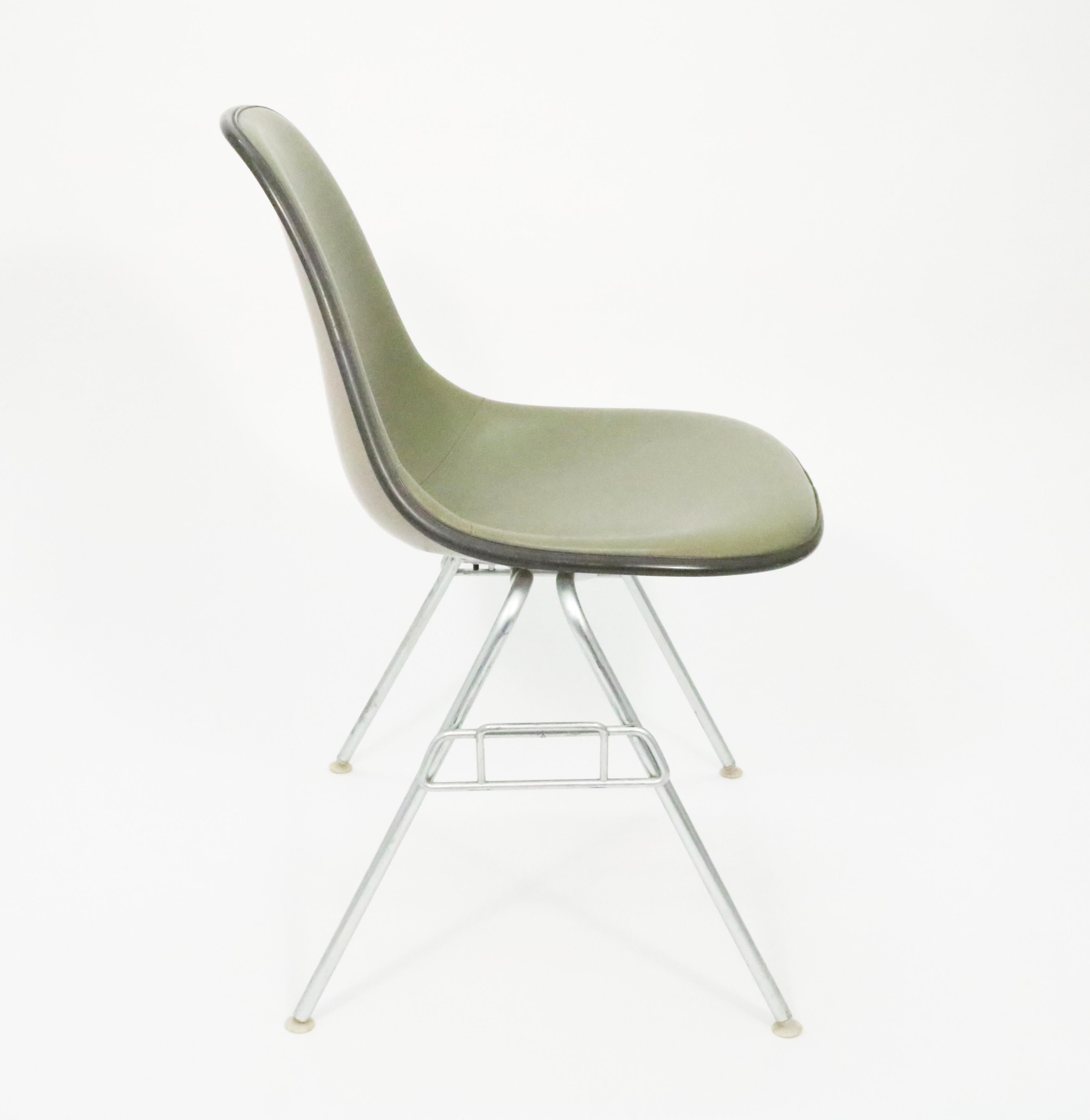 Mid-Century Modern Eames for Herman Miller Fiberglass Shell Chair, Green on Stackable Base