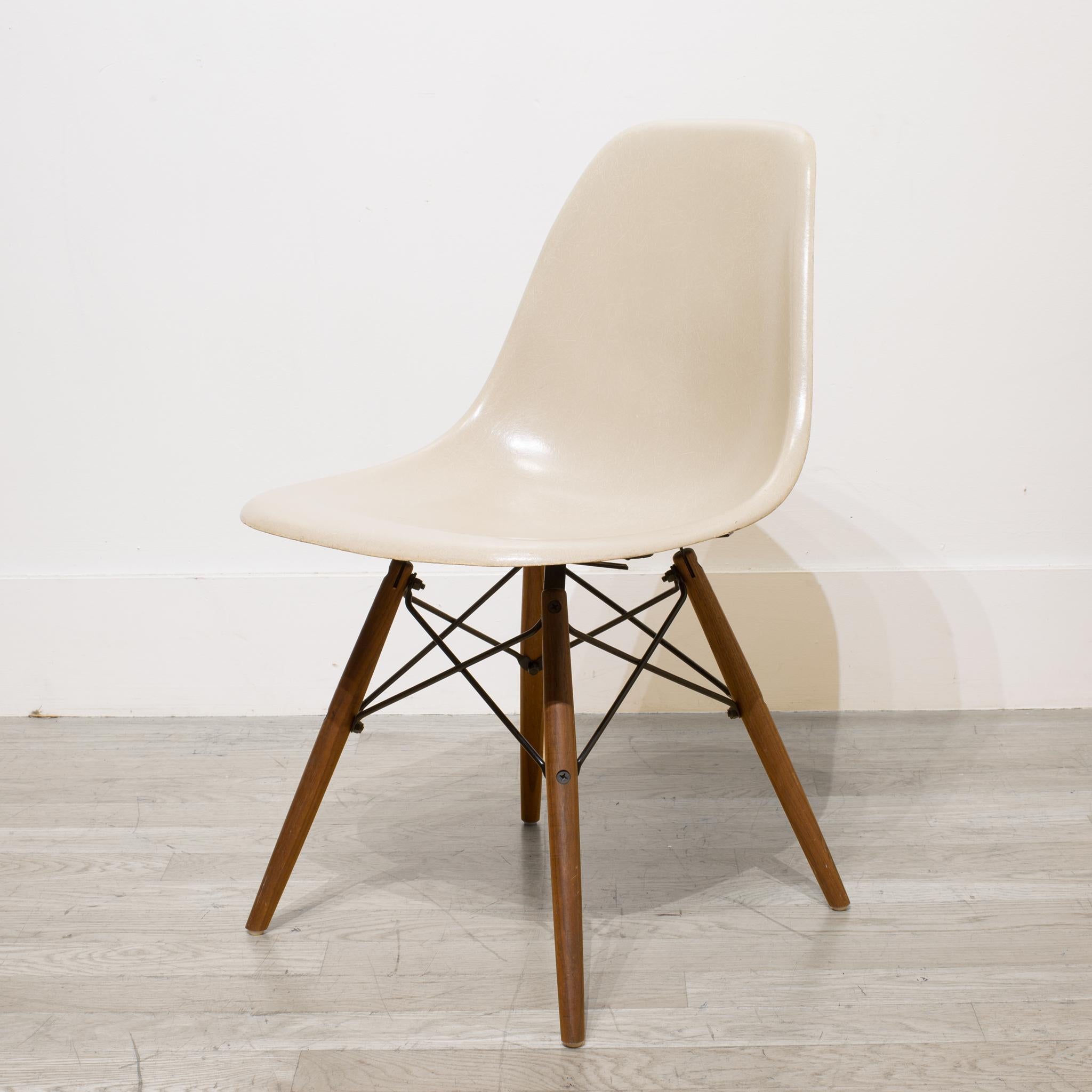 Eames for Herman Miller Fiberglass Shell Chair in Light Grey, circa 1950s In Good Condition In San Francisco, CA