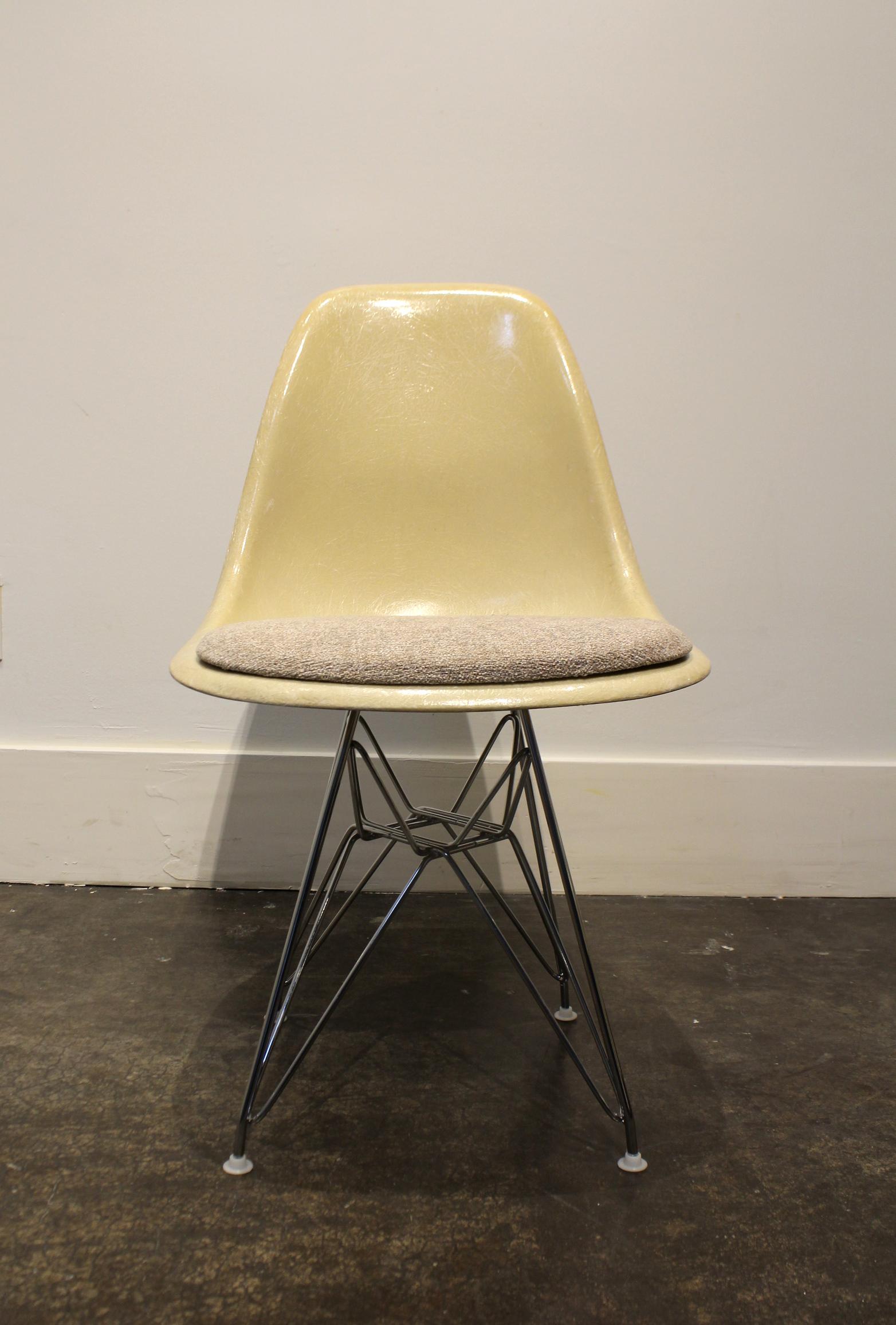 American Eames for Herman Miller Fiberglass Side Chairs Eiffel Tower Base 12 Available For Sale