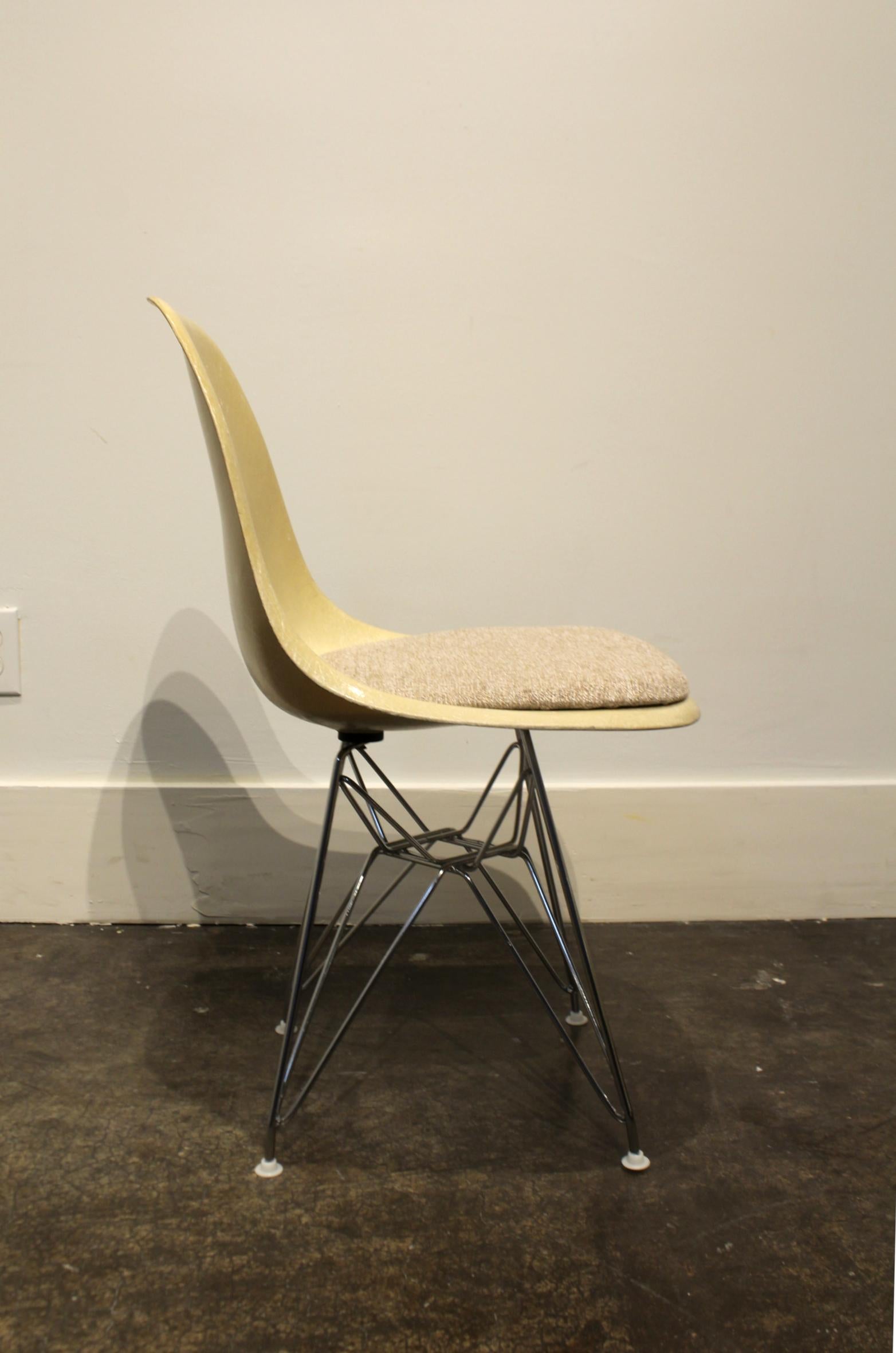 20th Century Eames for Herman Miller Fiberglass Side Chairs Eiffel Tower Base 12 Available For Sale
