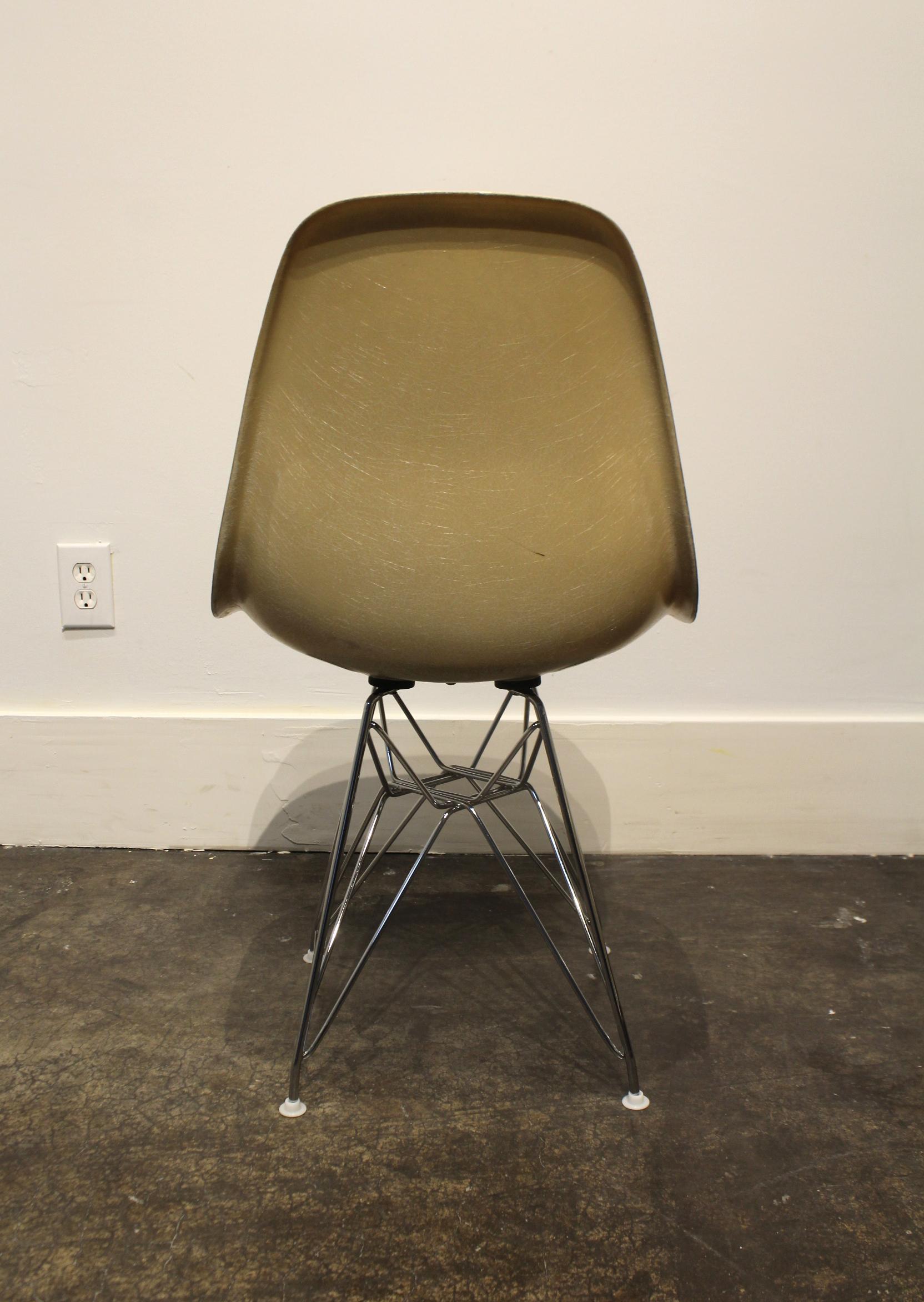 Steel Eames for Herman Miller Fiberglass Side Chairs Eiffel Tower Base 12 Available For Sale
