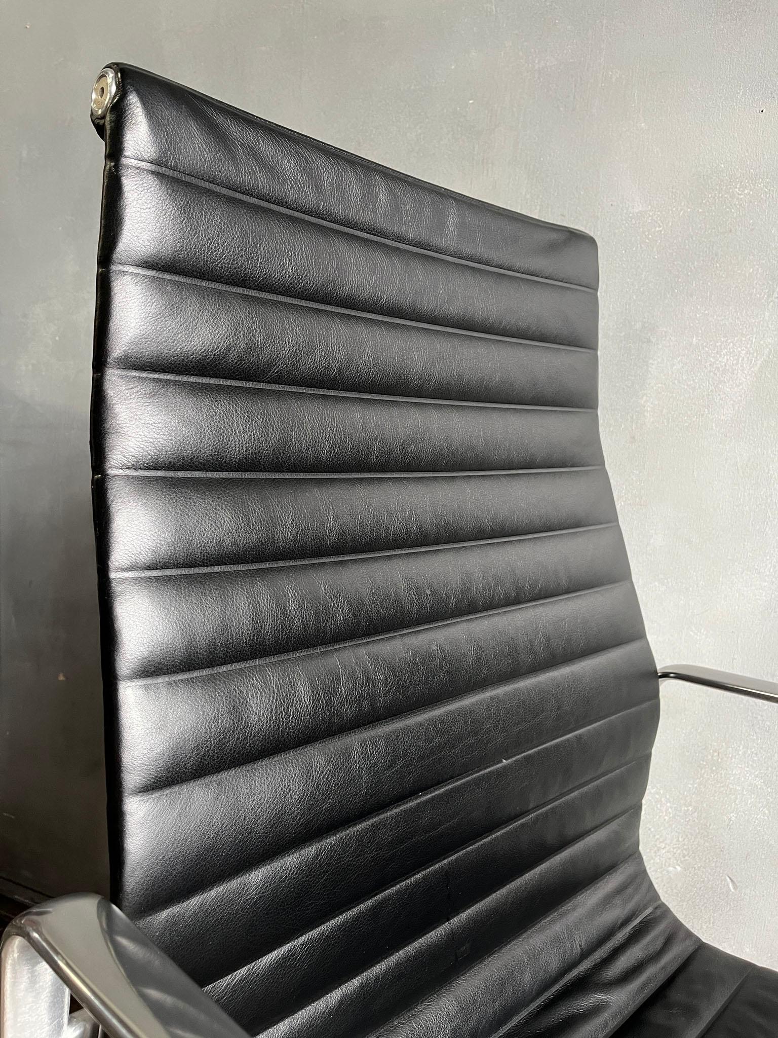 Chaises de groupe à haut dossier en aluminium Eames pour Herman Miller 3