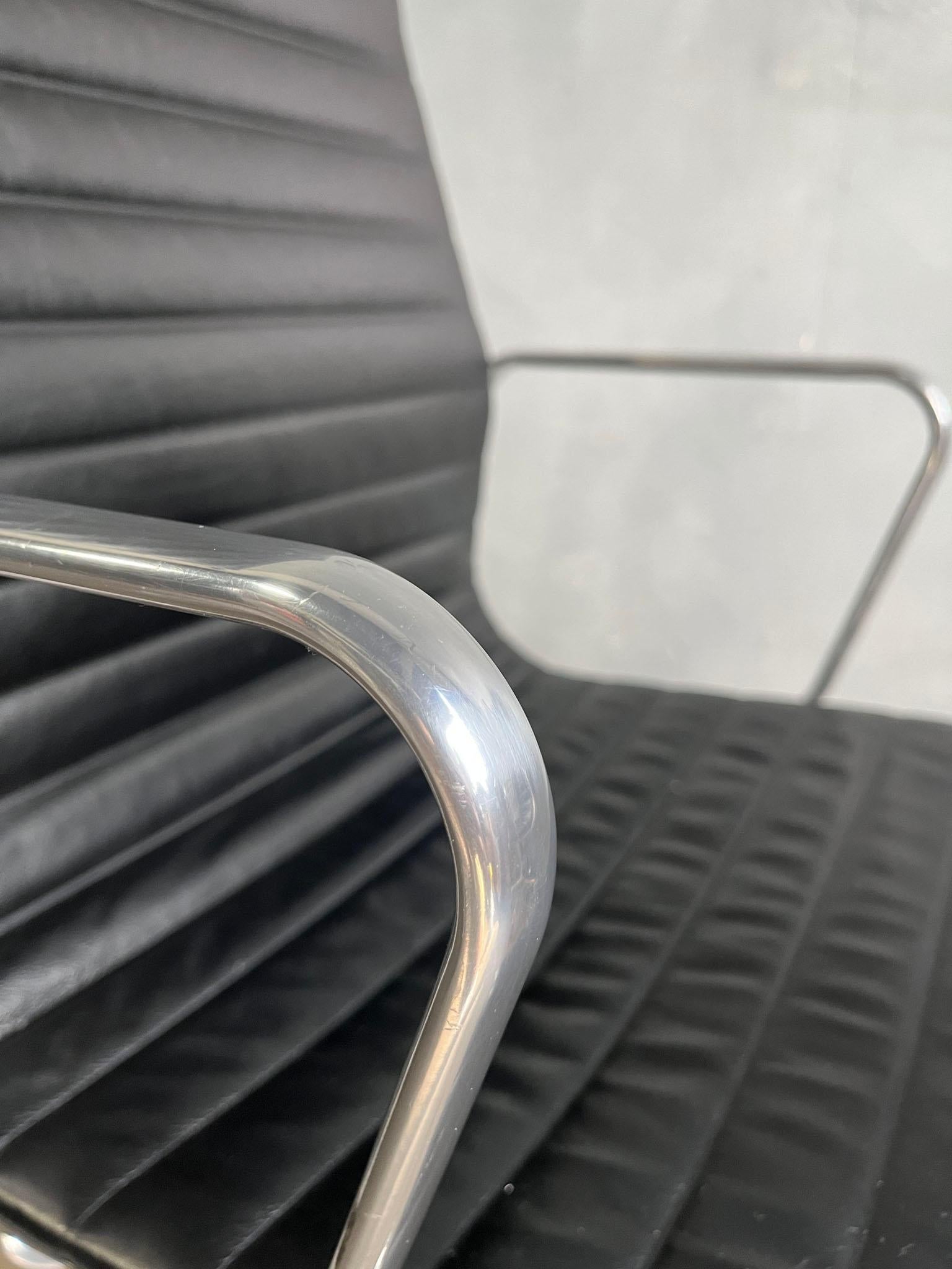 Chaises de groupe à haut dossier en aluminium Eames pour Herman Miller 2