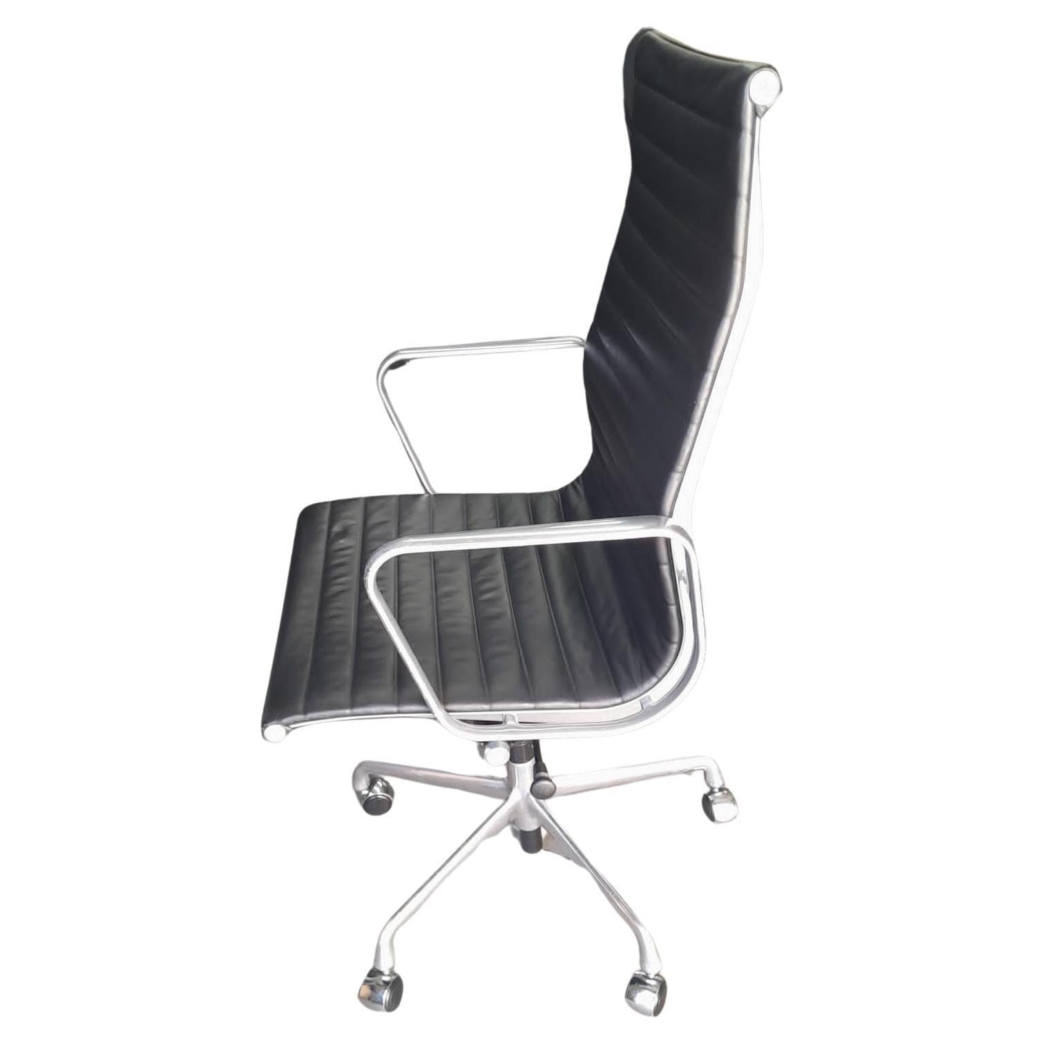 Ask for custom shipping quote

An icon of Mid-Century Modern design that continues to be produced today. Pneumatic height and tilt. Premium black leather that is thicker and softer than other aluminum group chairs and aluminum group soft pad