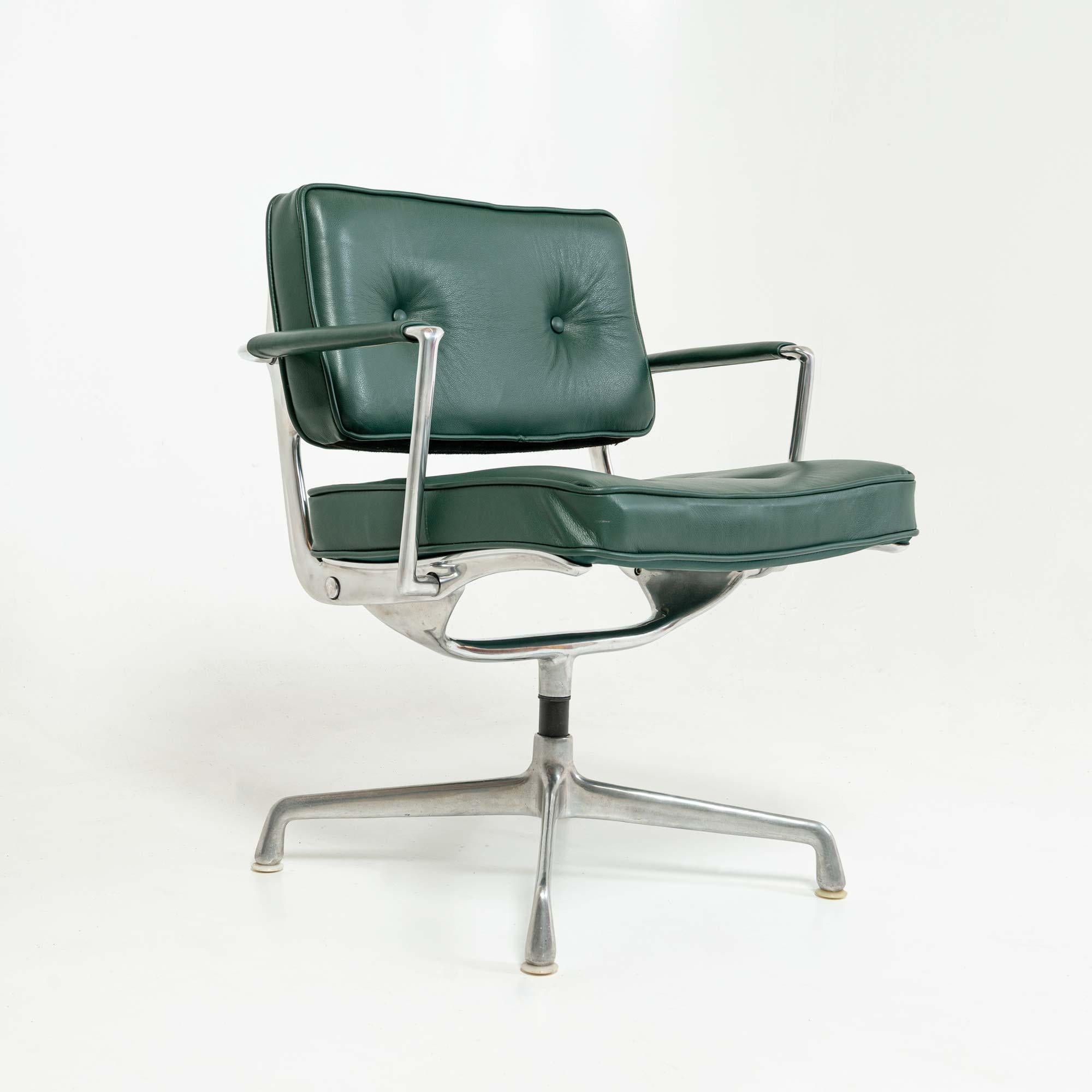 Mid-Century Modern Eames for Herman Miller Intermediate Chair ES102 in Forest Green Leather