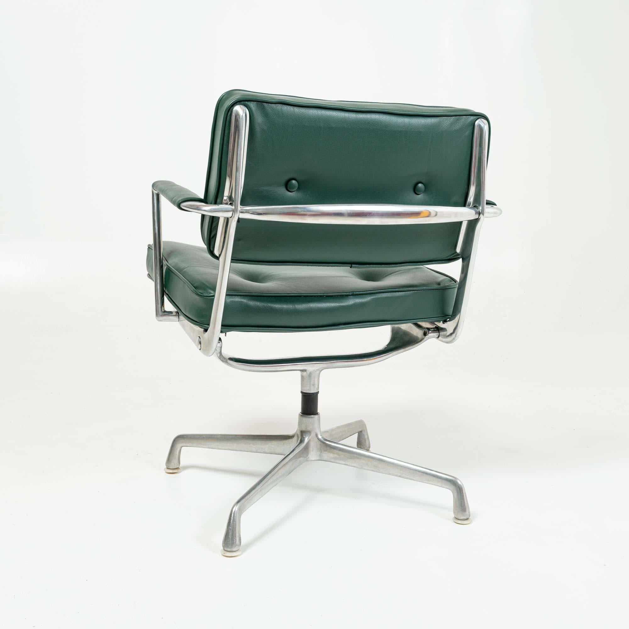 Eames for Herman Miller Intermediate Chair ES102 in Forest Green Leather In Good Condition In Seattle, WA