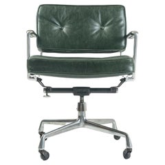 Chaise Eames pour Herman Miller Intermediate en cuir vert British Racing