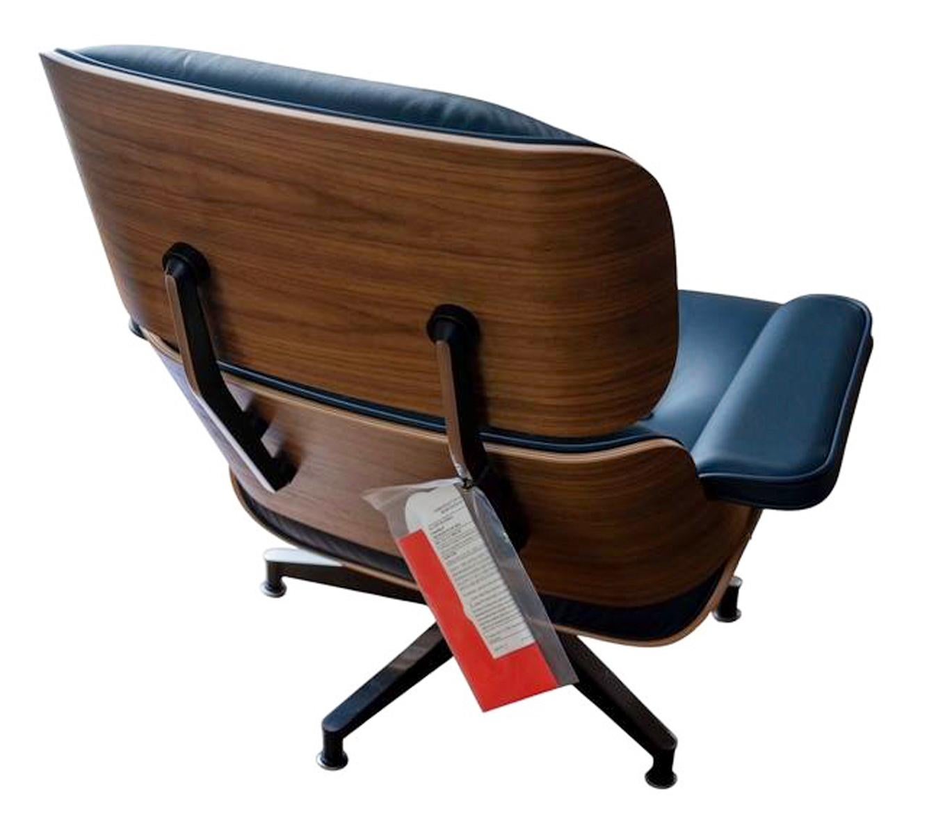 Eames For Herman Miller Lounge Chair and Ottoman in Oiled Walnut and Leather In New Condition In Nantucket, MA