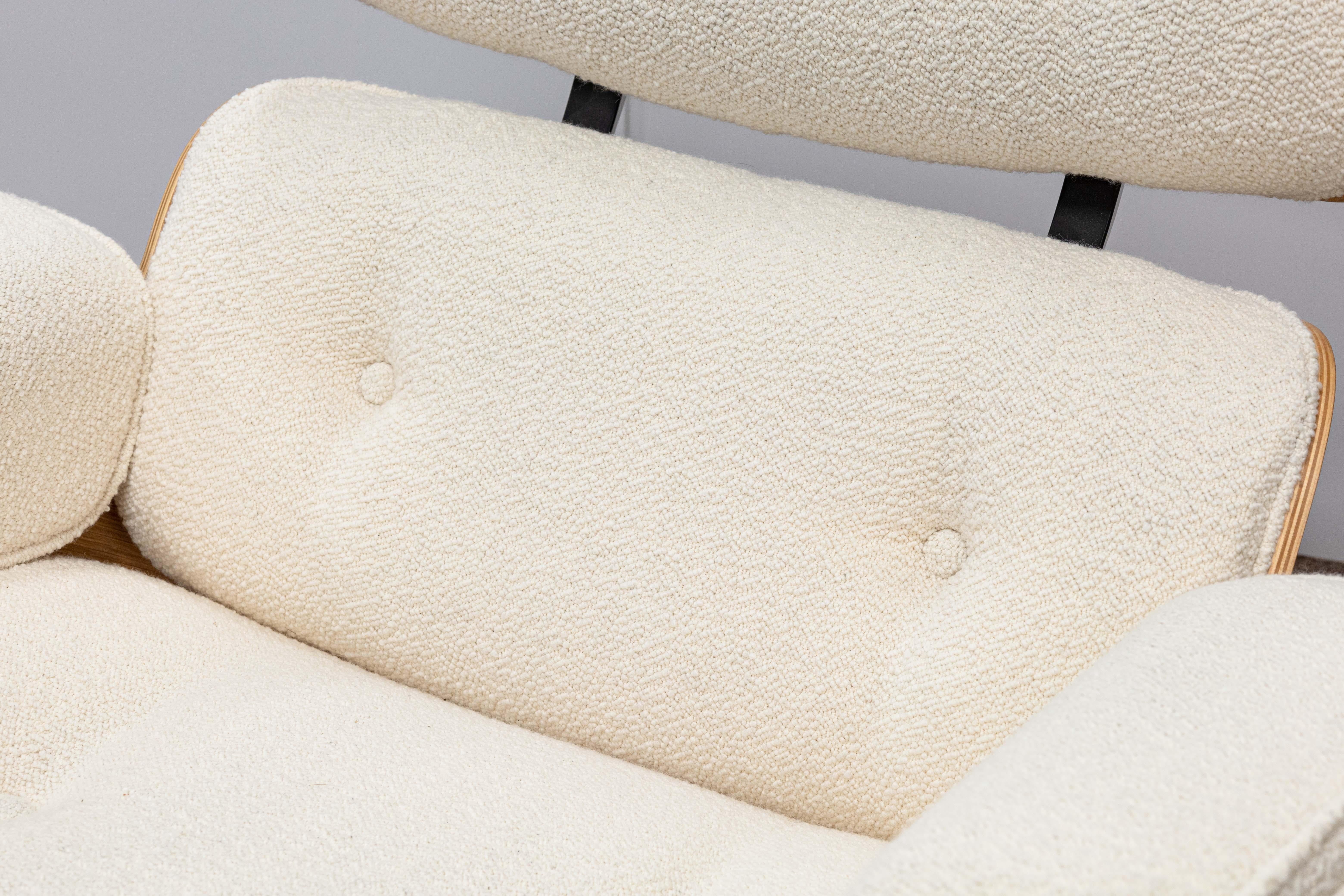 Aluminum Eames For Herman Miller Lounge Chair and Ottoman in White Oak and Cream Boucle