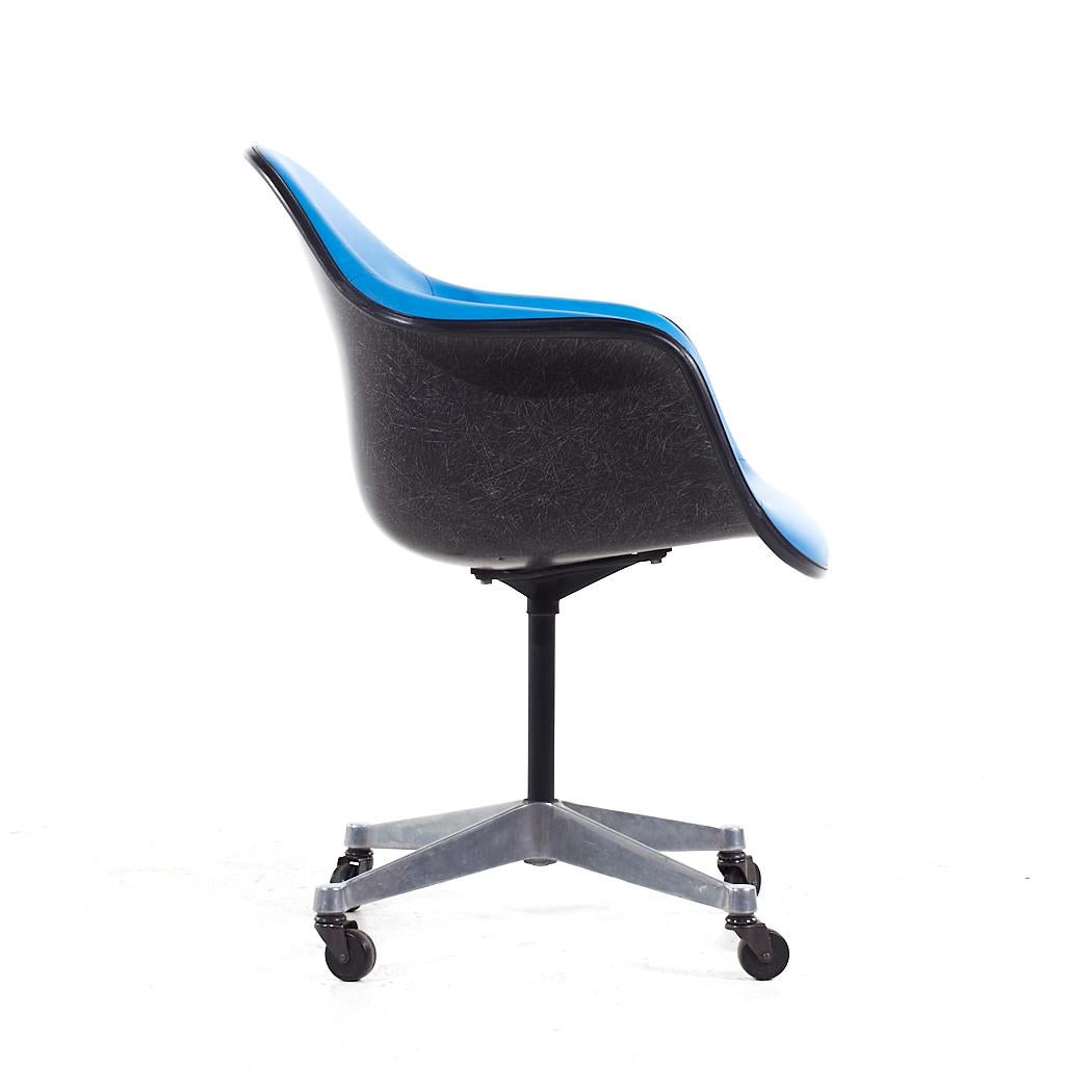 Metal Eames for Herman Miller MCM Blue Padded Fiberglass Swivel Office Chair For Sale