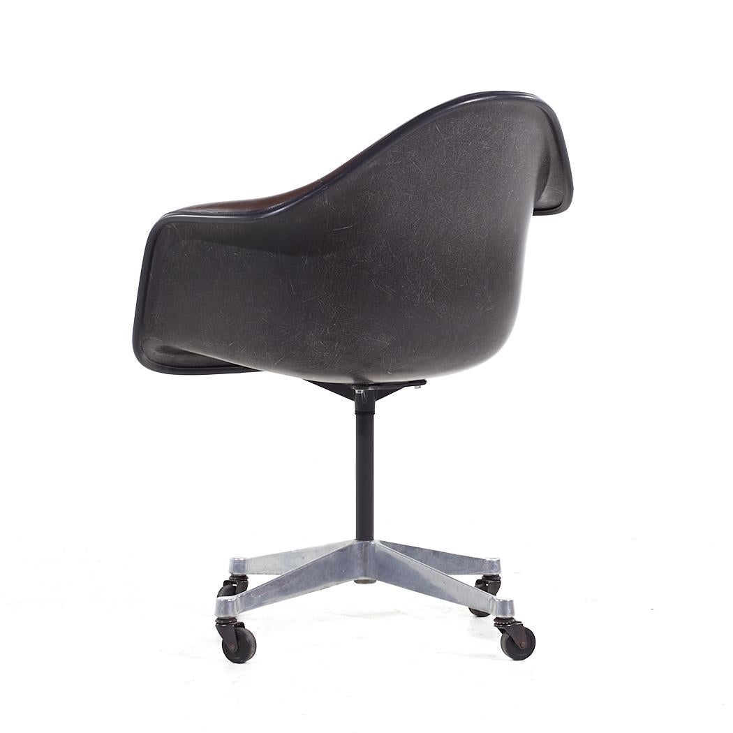 American Eames for Herman Miller MCM Brown Padded Fiberglass Swivel Office Chair For Sale