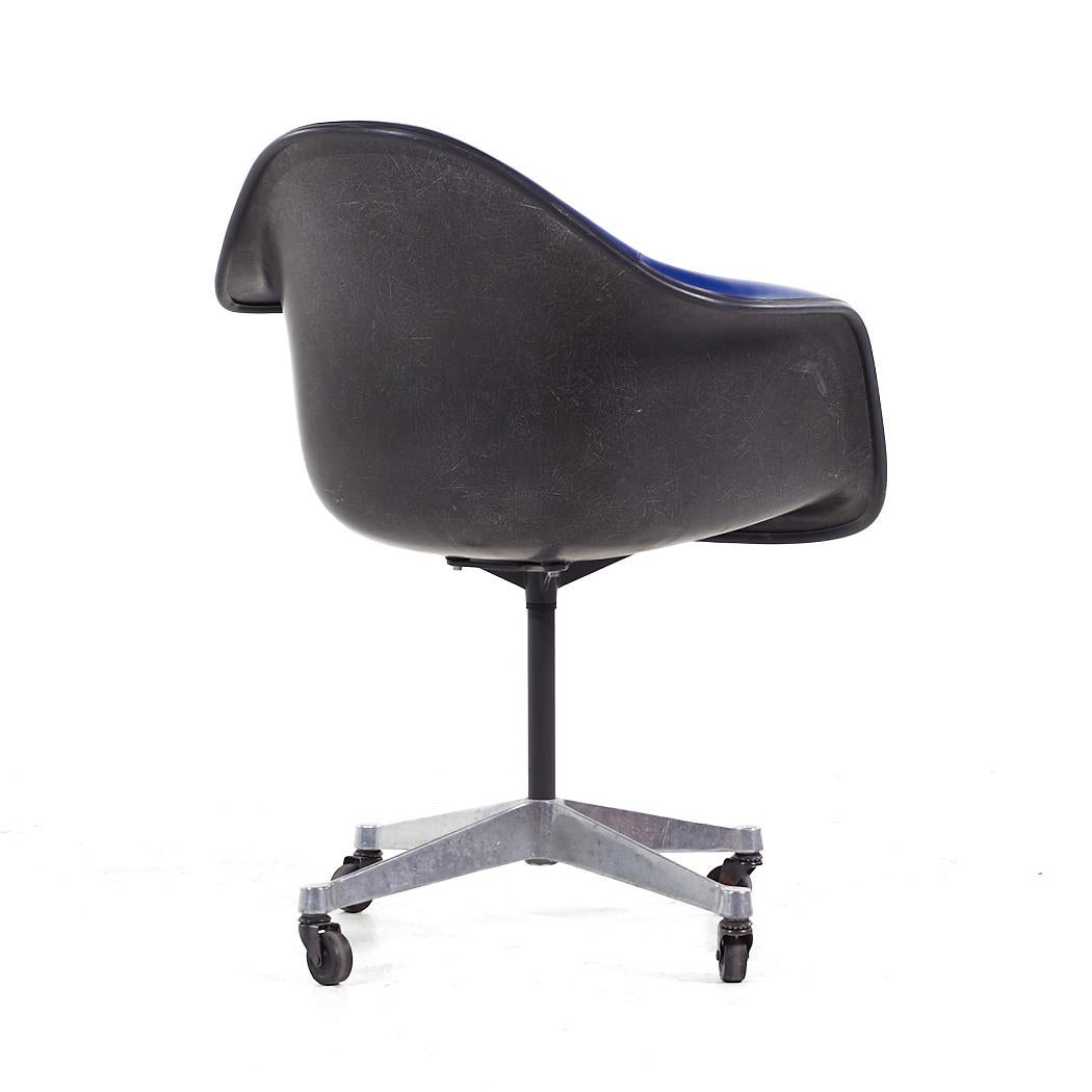 Metal Eames for Herman Miller MCM Dark Blue Padded Fiberglass Swivel Office Chair For Sale