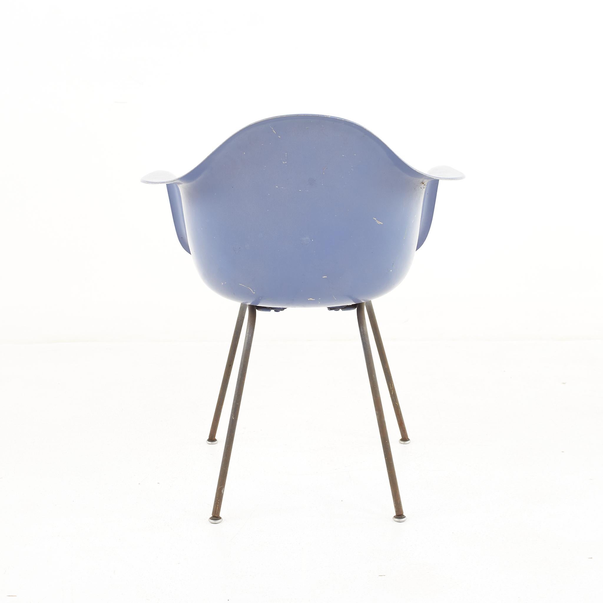 Eames For Herman Miller Mid Century Fiberglass Shell Blue Chair In Good Condition For Sale In Countryside, IL