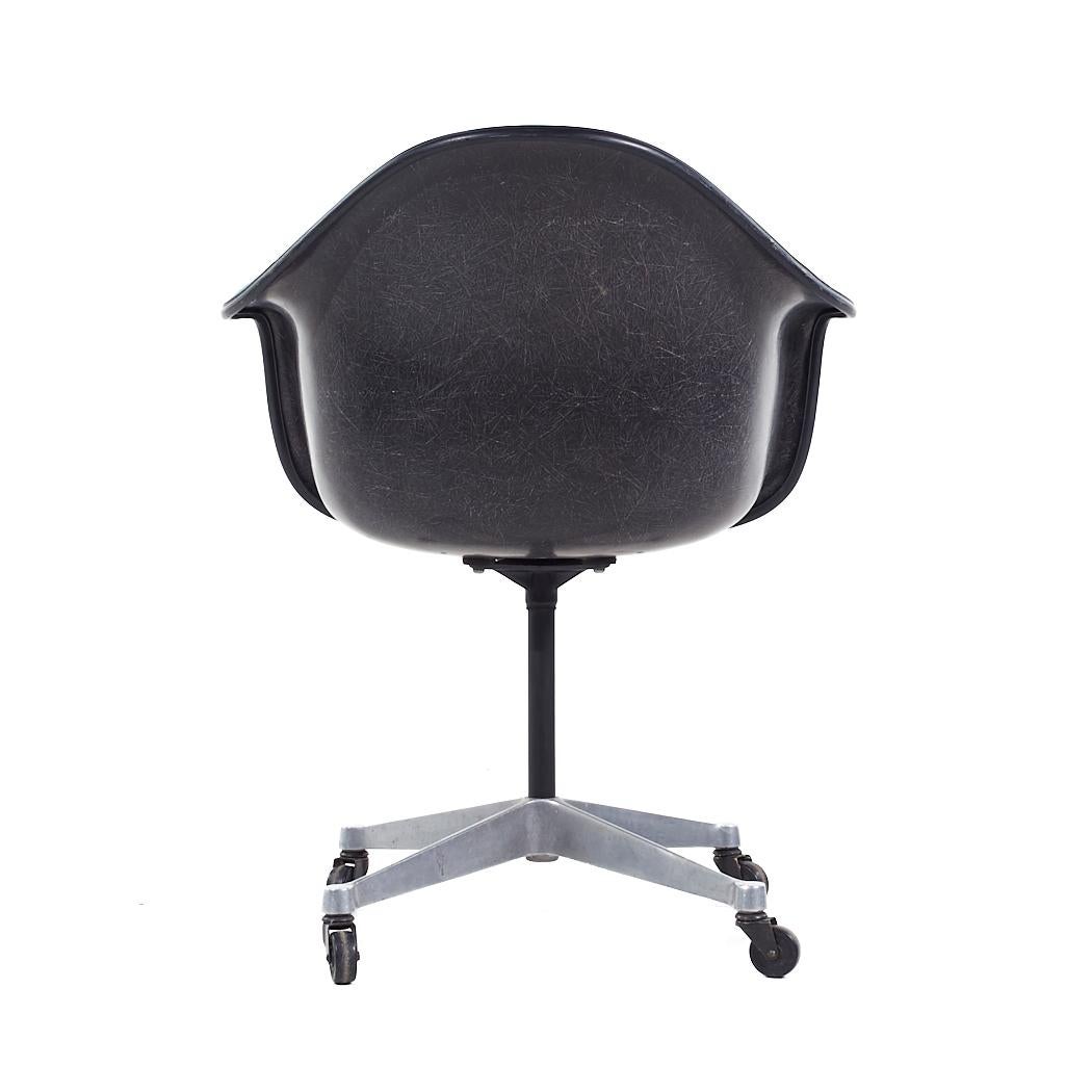 Mid-Century Modern Eames for Herman Miller Mid Century Padded Fiberglass Teal Swivel Office Chair For Sale