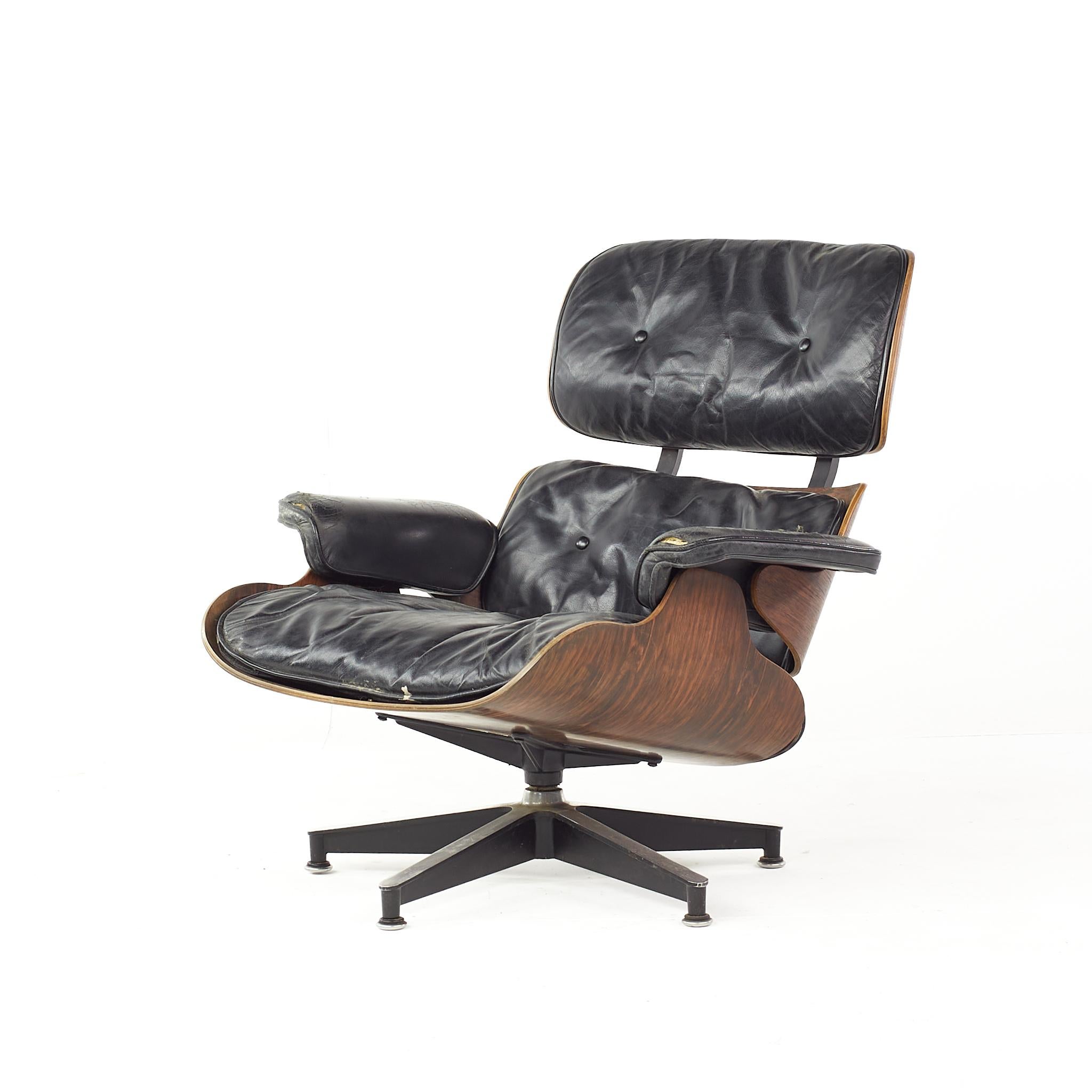 Eames for Herman Miller Mid Century Rosewood Lounge Chair and Ottoman For Sale 2