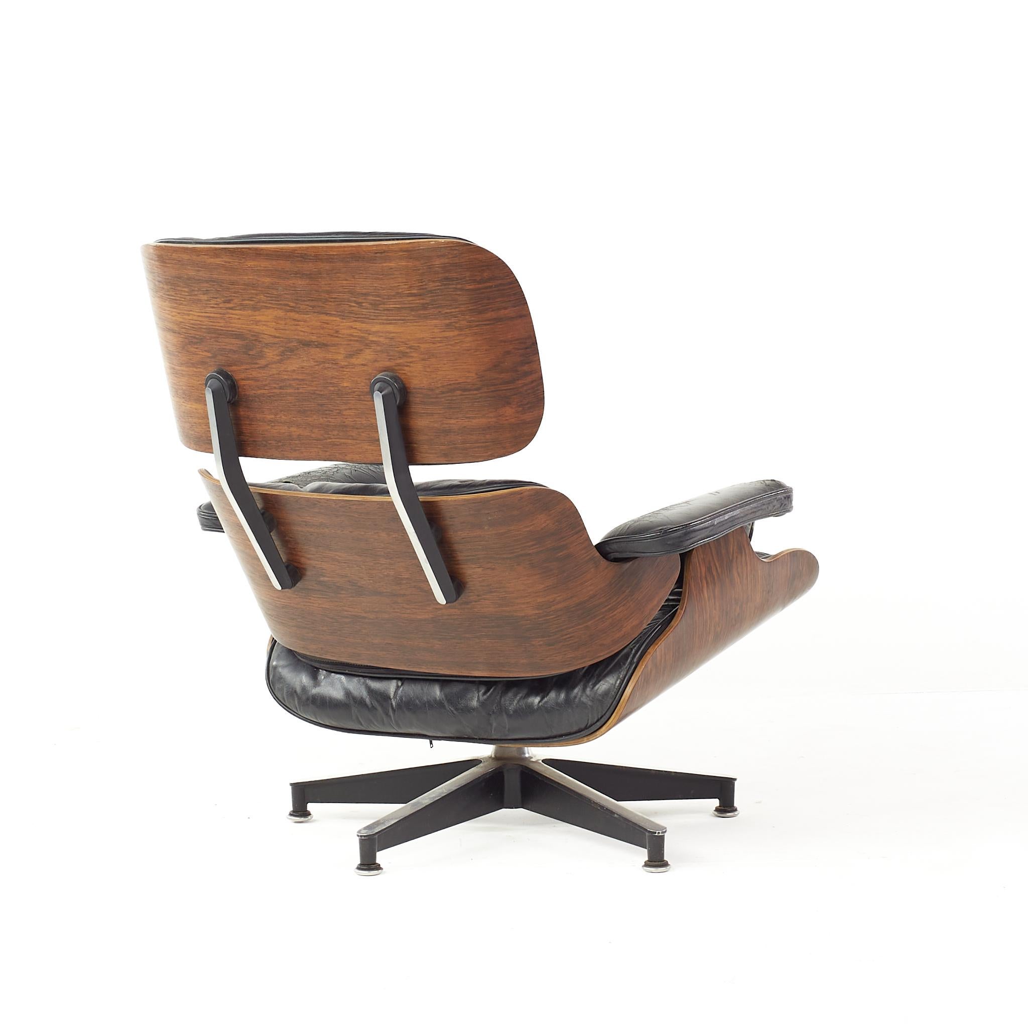 Eames for Herman Miller Mid Century Rosewood Lounge Chair and Ottoman For Sale 3