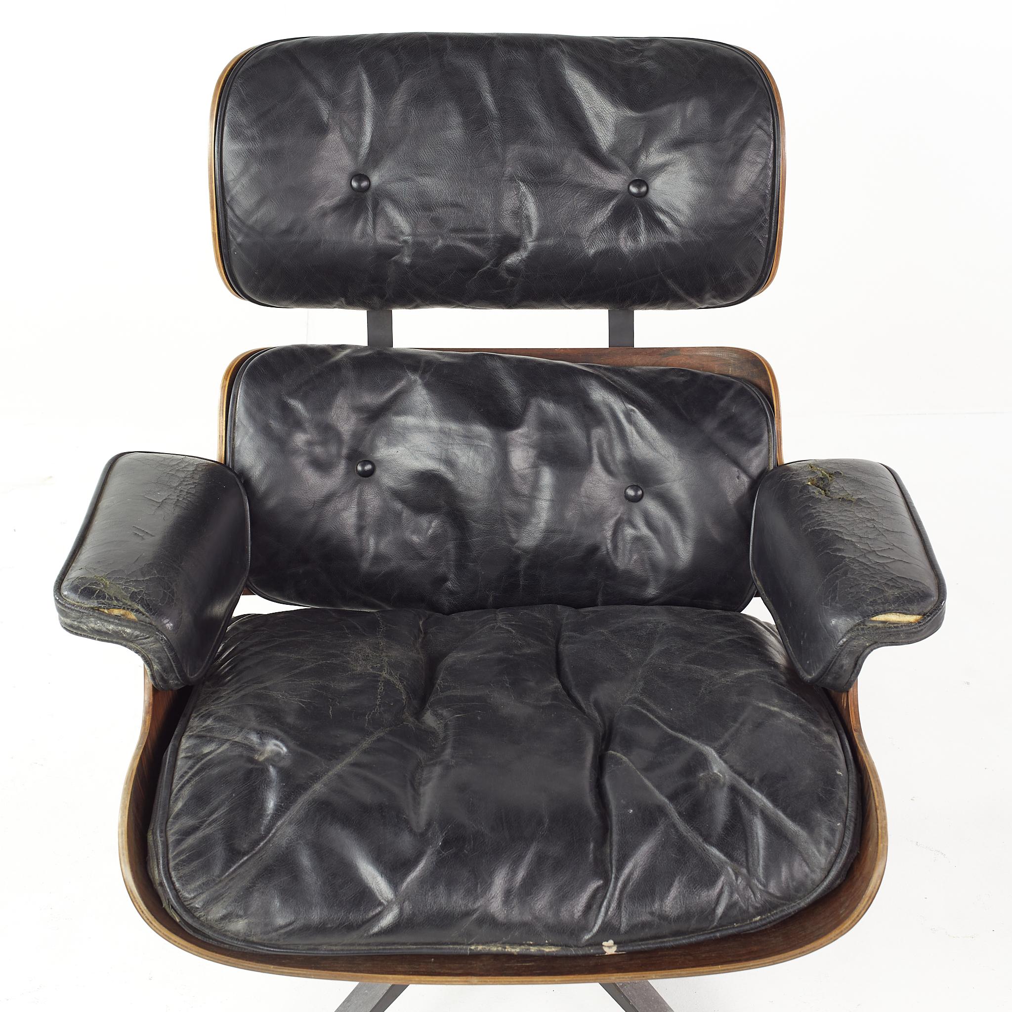 Eames for Herman Miller Mid Century Rosewood Lounge Chair and Ottoman For Sale 8