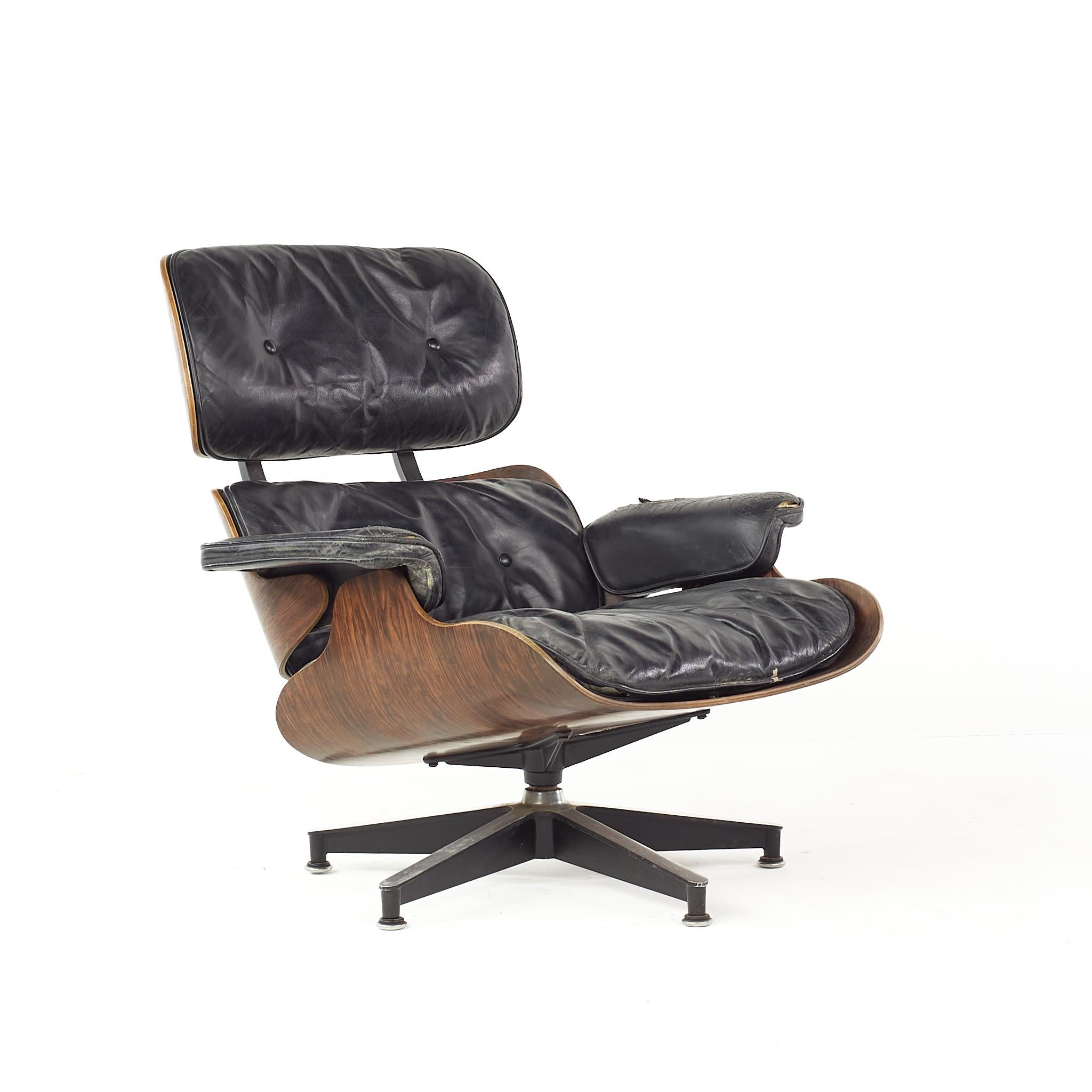 Upholstery Eames for Herman Miller Mid Century Rosewood Lounge Chair and Ottoman For Sale