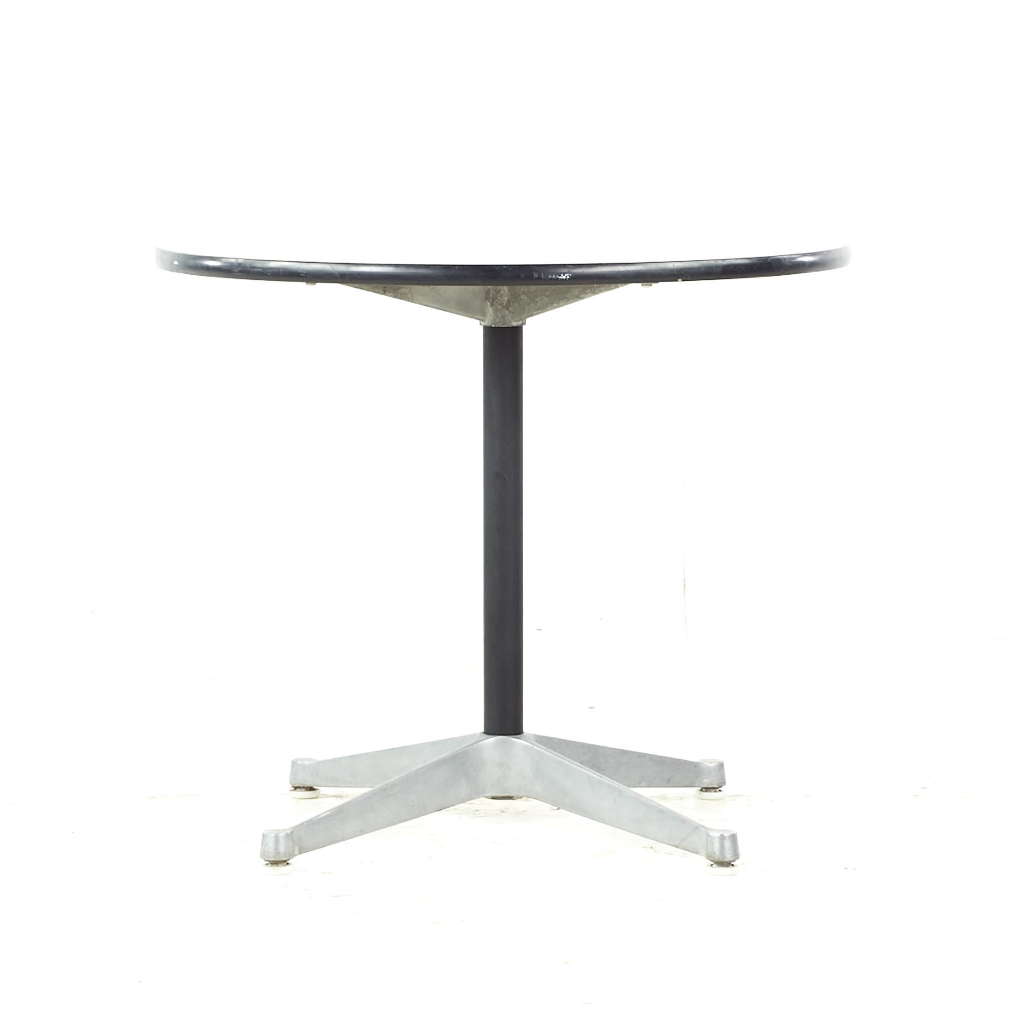 Eames for Herman Miller Mid Century Round White Laminate Side Table In Good Condition For Sale In Countryside, IL