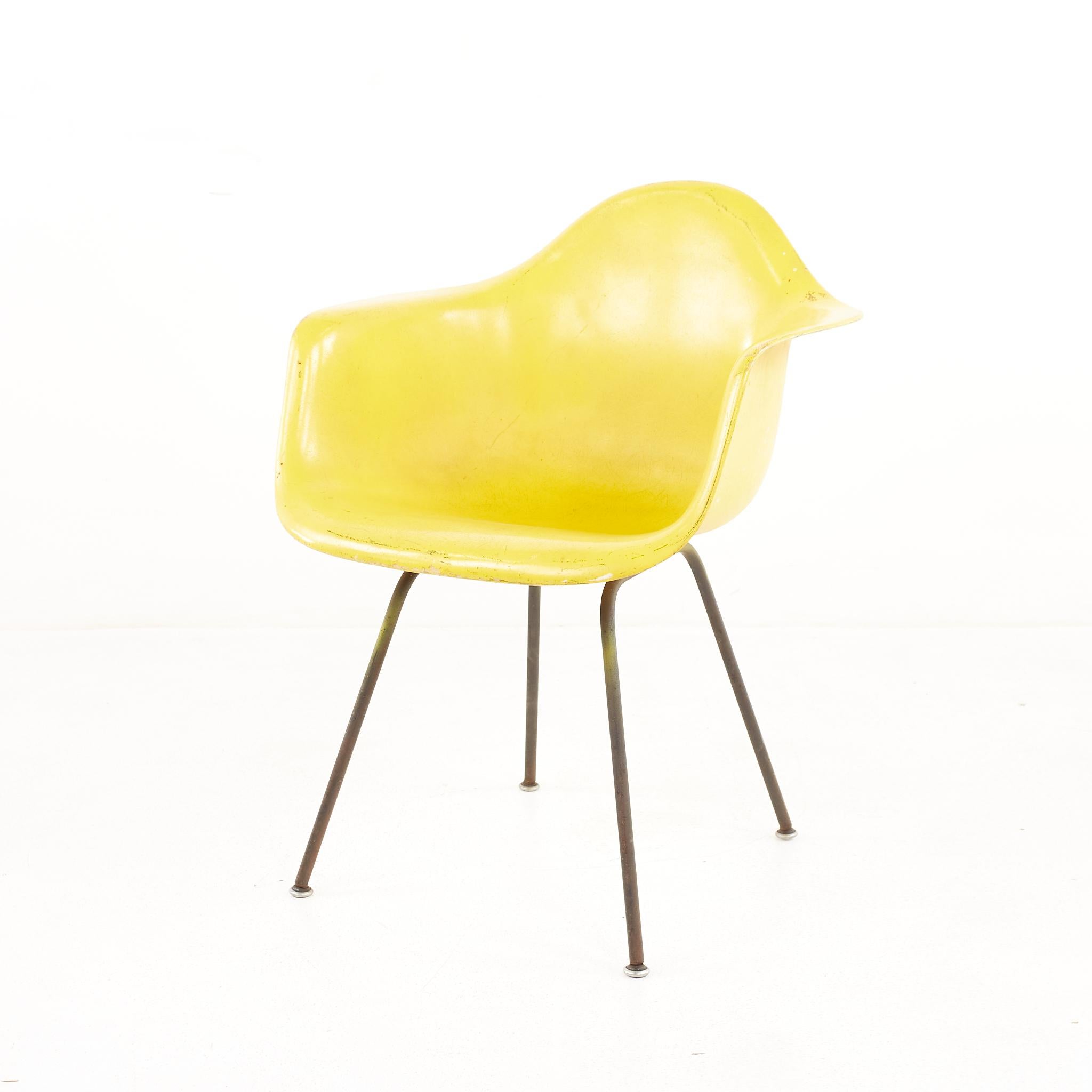 Eames für Herman Miller, gelber Muschelstuhl aus Fiberglas, Mitte des Jahrhunderts (Moderne der Mitte des Jahrhunderts) im Angebot