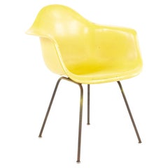 Eames pour Herman Miller fauteuil coquillage en fibre de verre jaune du milieu du siècle dernier