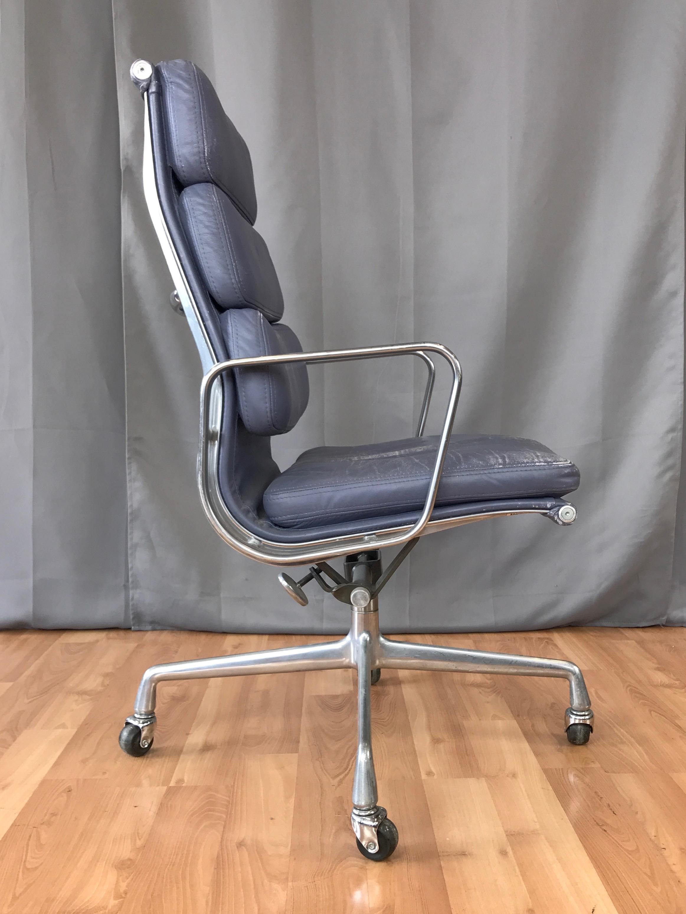 Mid-Century Modern Eames for Herman Miller Periwinkle Leather Soft Pad Executive Chair, 1985