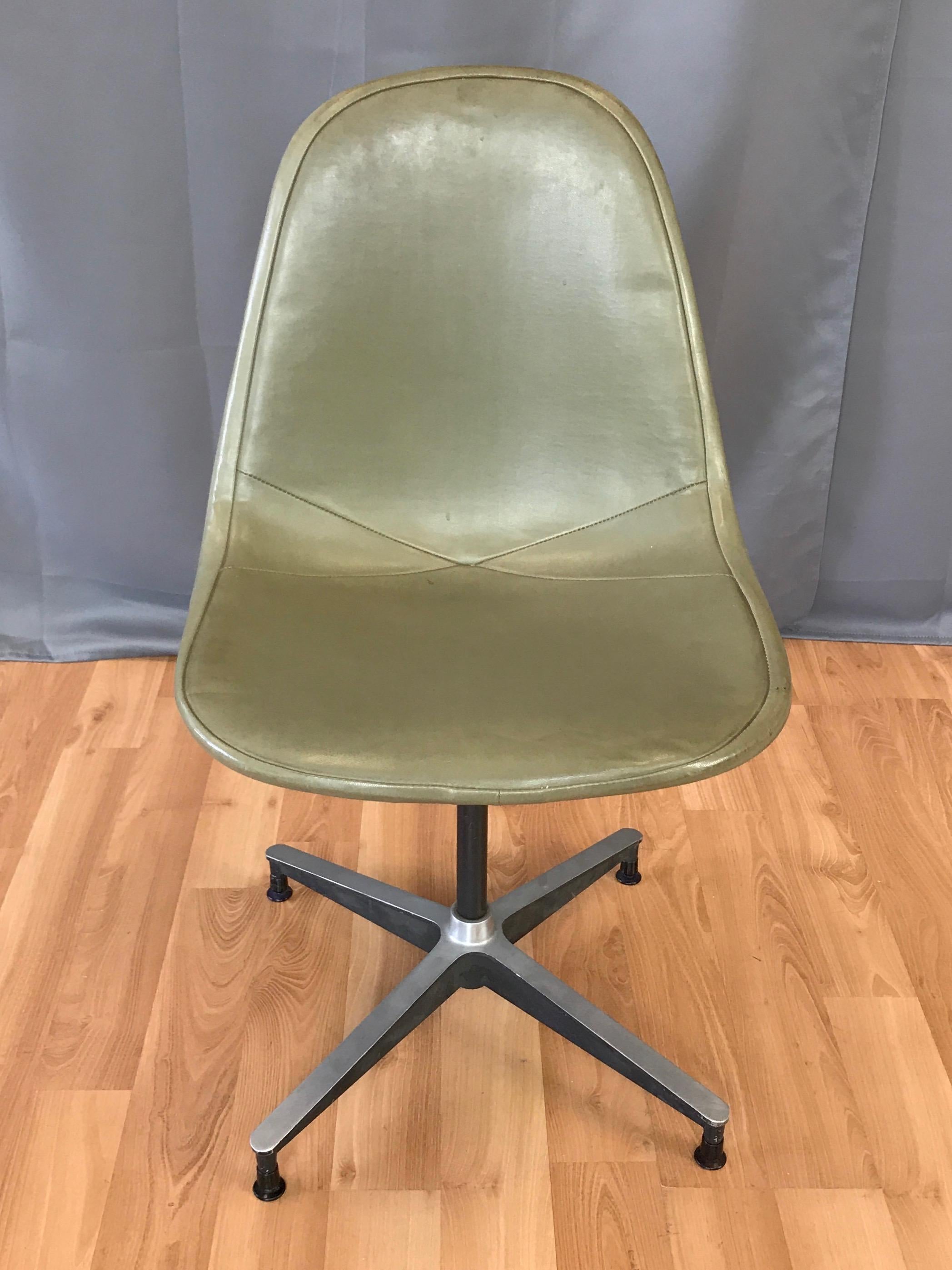 Milieu du XXe siècle Eames pour Herman Miller PKC-1 First Generation Swivel Side Chair:: 1954