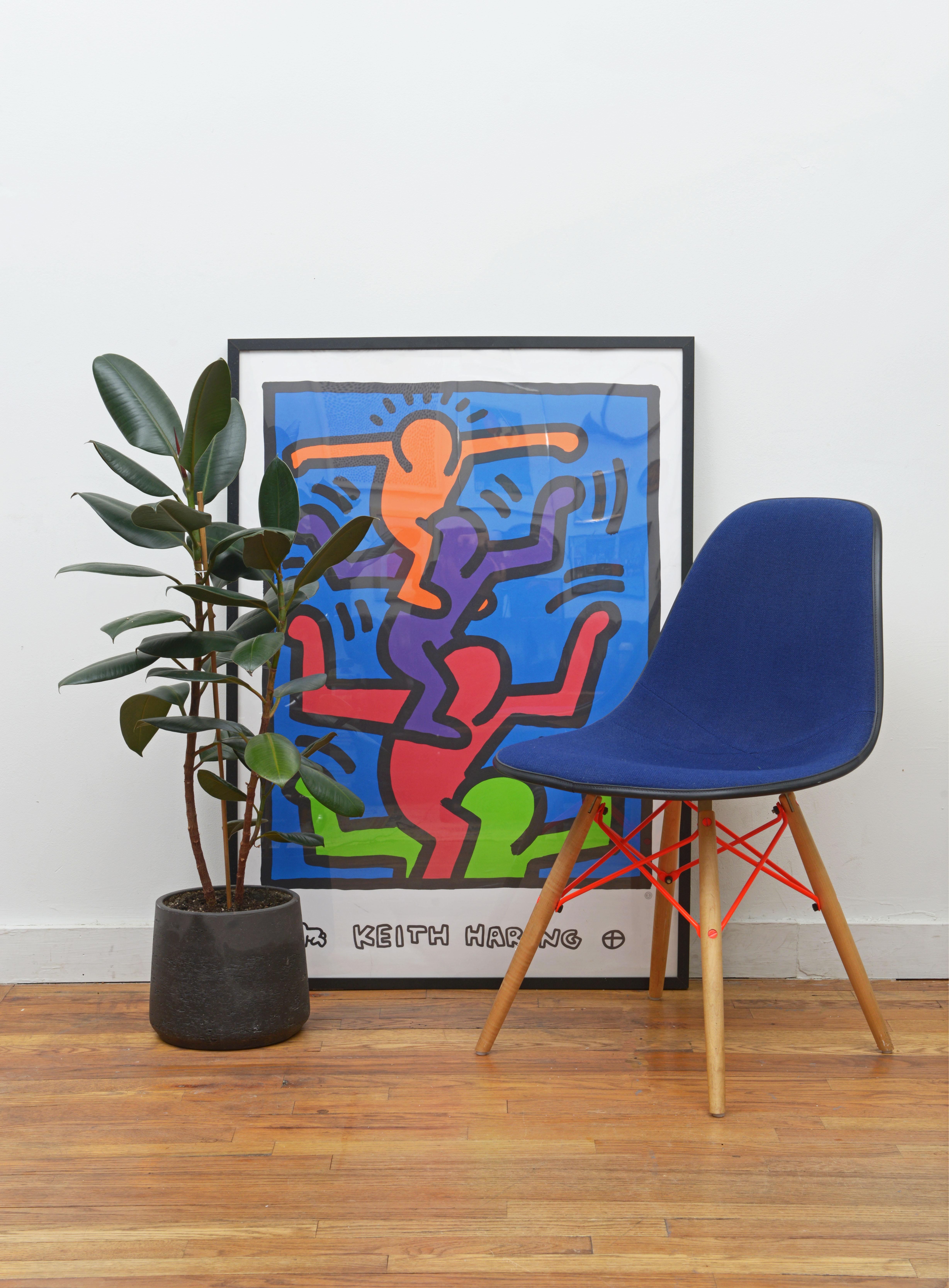 Chaise de salle à manger Eames pour Herman Miller rare tapissée de fibre de verre bleue et orange en vente 3
