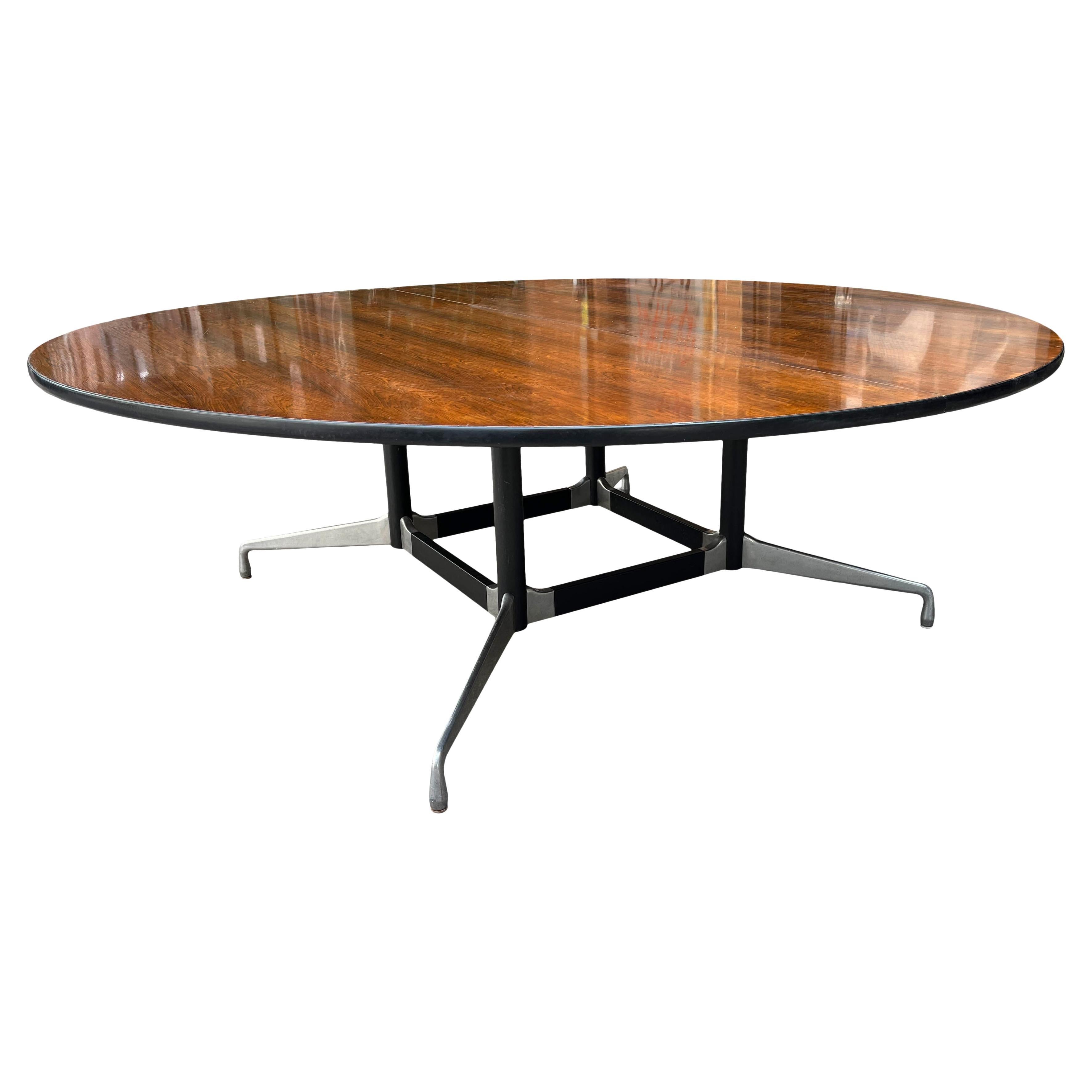 Table de conférence ronde à sept pieds Eames pour Herman Miller en bois de rose en vente