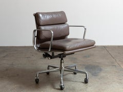 Chaise de bureau Eames pour Herman Miller Soft Pad Management en cuir gris