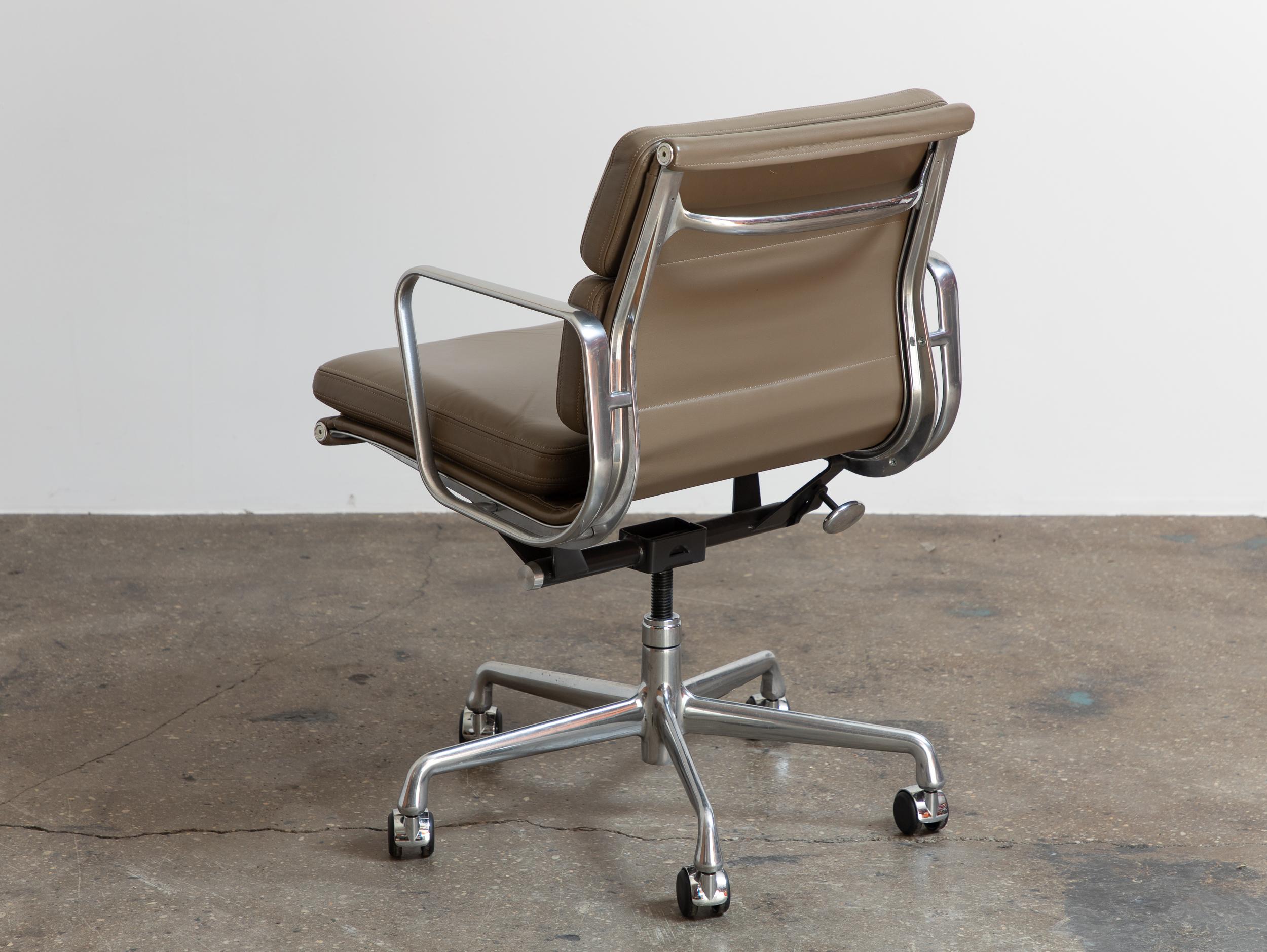 American Eames for Herman Miller Soft Pad Management Office Chair in Grey Leather