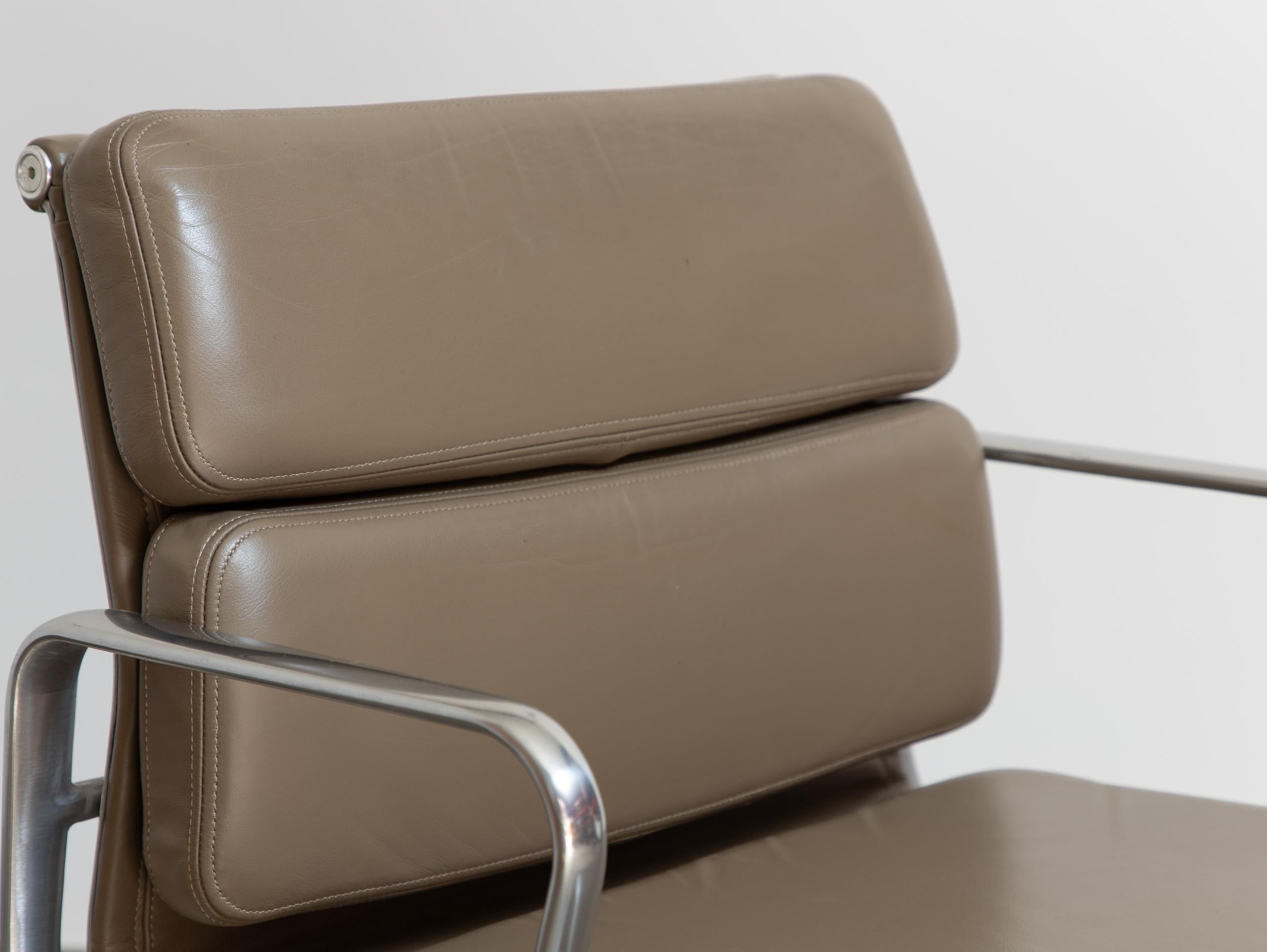 Eames for Herman Miller Soft Pad Management Office Chair in Grey Leather 2