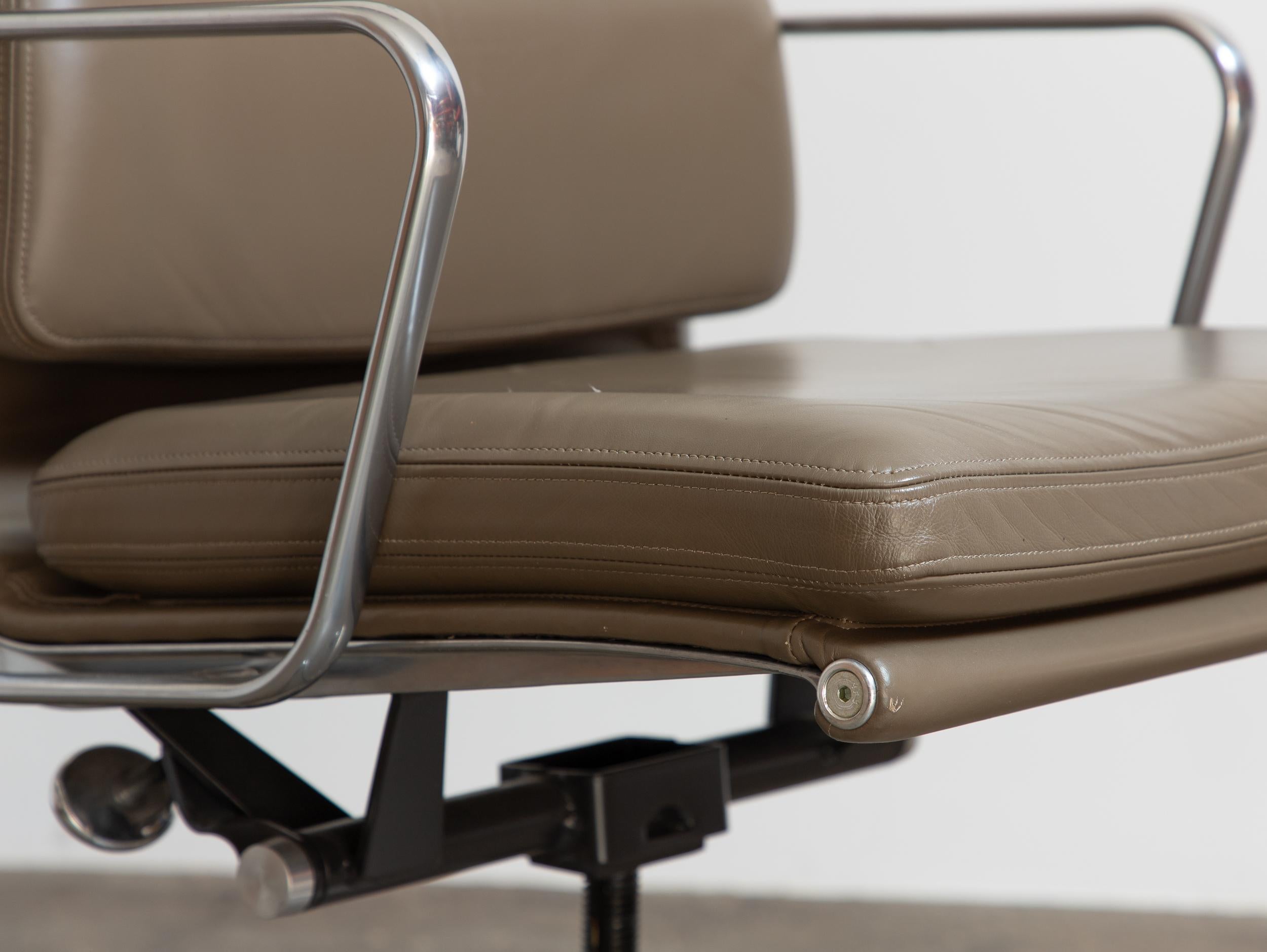 Eames for Herman Miller Soft Pad Management Office Chair in Grey Leather 3