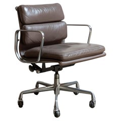 Chaise de bureau Eames pour Herman Miller Soft Pad Management en cuir gris
