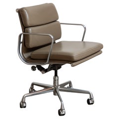 Chaise de bureau Eames pour Herman Miller Soft Pad Management en cuir gris