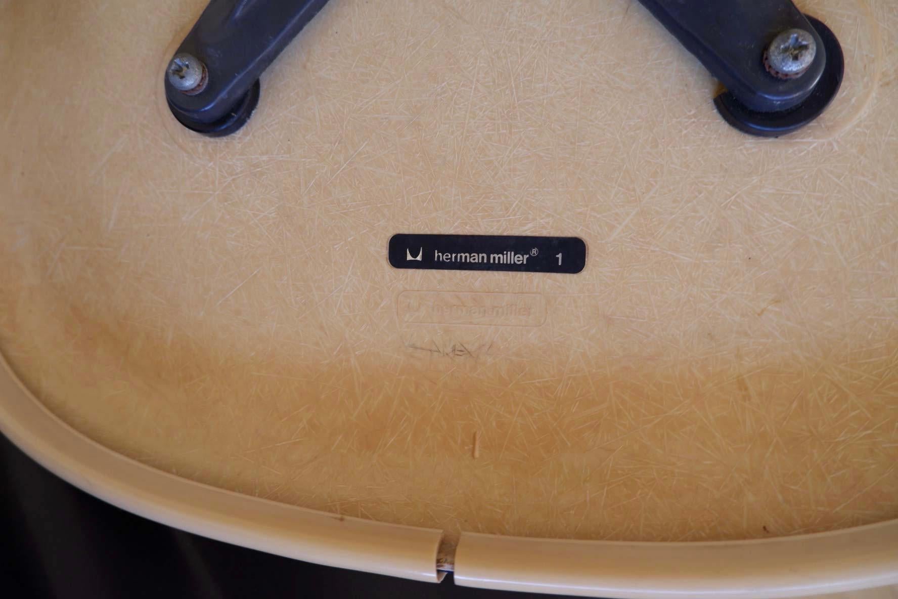 Eames for Herman Miller Swivel Chair For Sale 1