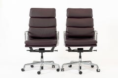 Chaises de bureau Eames pour Herman Miller hautes violet foncé, lot de 2