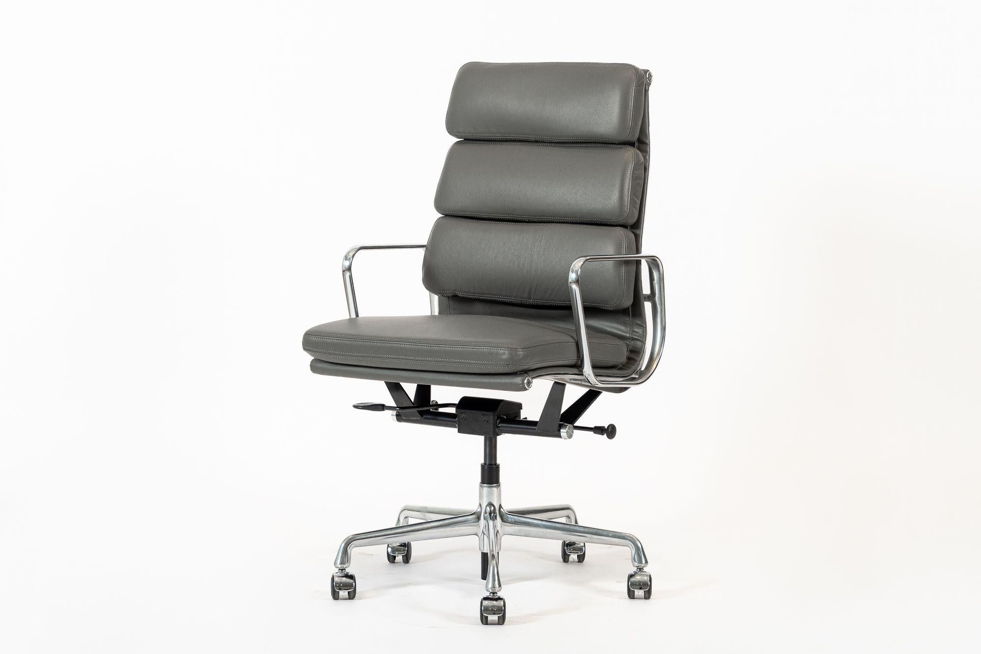 Mid-Century Modern Eames for Herman Miller Tall Gray Desk Chair Aluminum Group For Sale