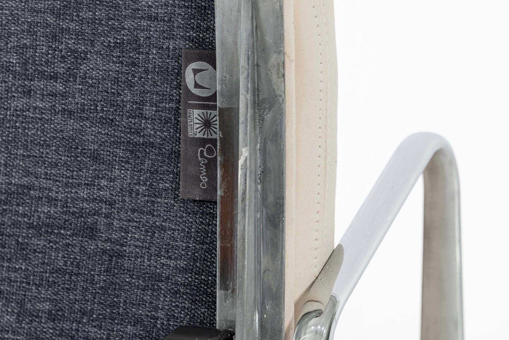 Eames for Herman Miller Tan Cream Office Chair in Schumacher VEGAN Suede (Chaise de bureau en daim VEGAN de Schumacher) en vente 7