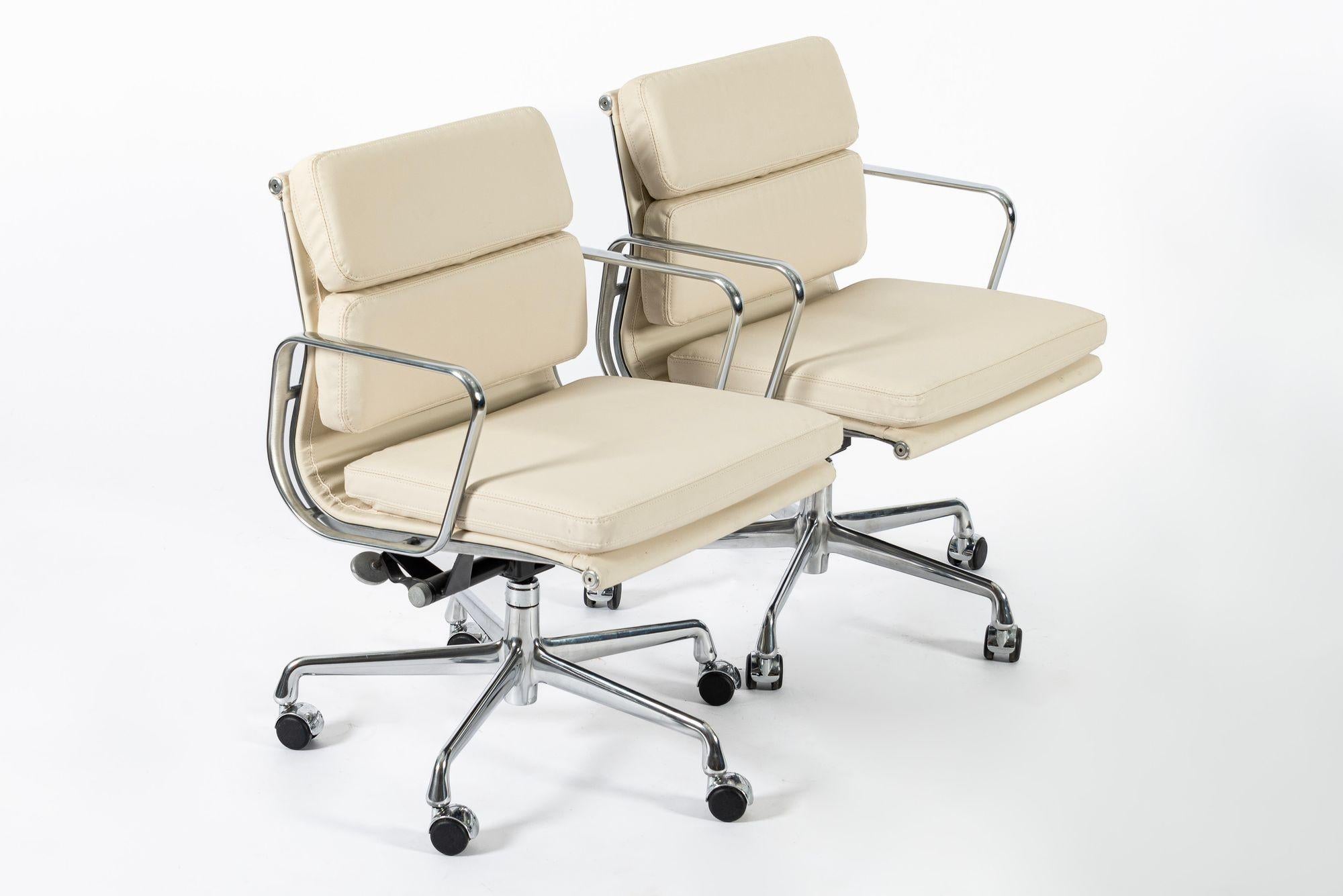 Eames für Herman Miller Tan Cream Bürostühle in Schumacher VEGAN Leder im Angebot 4