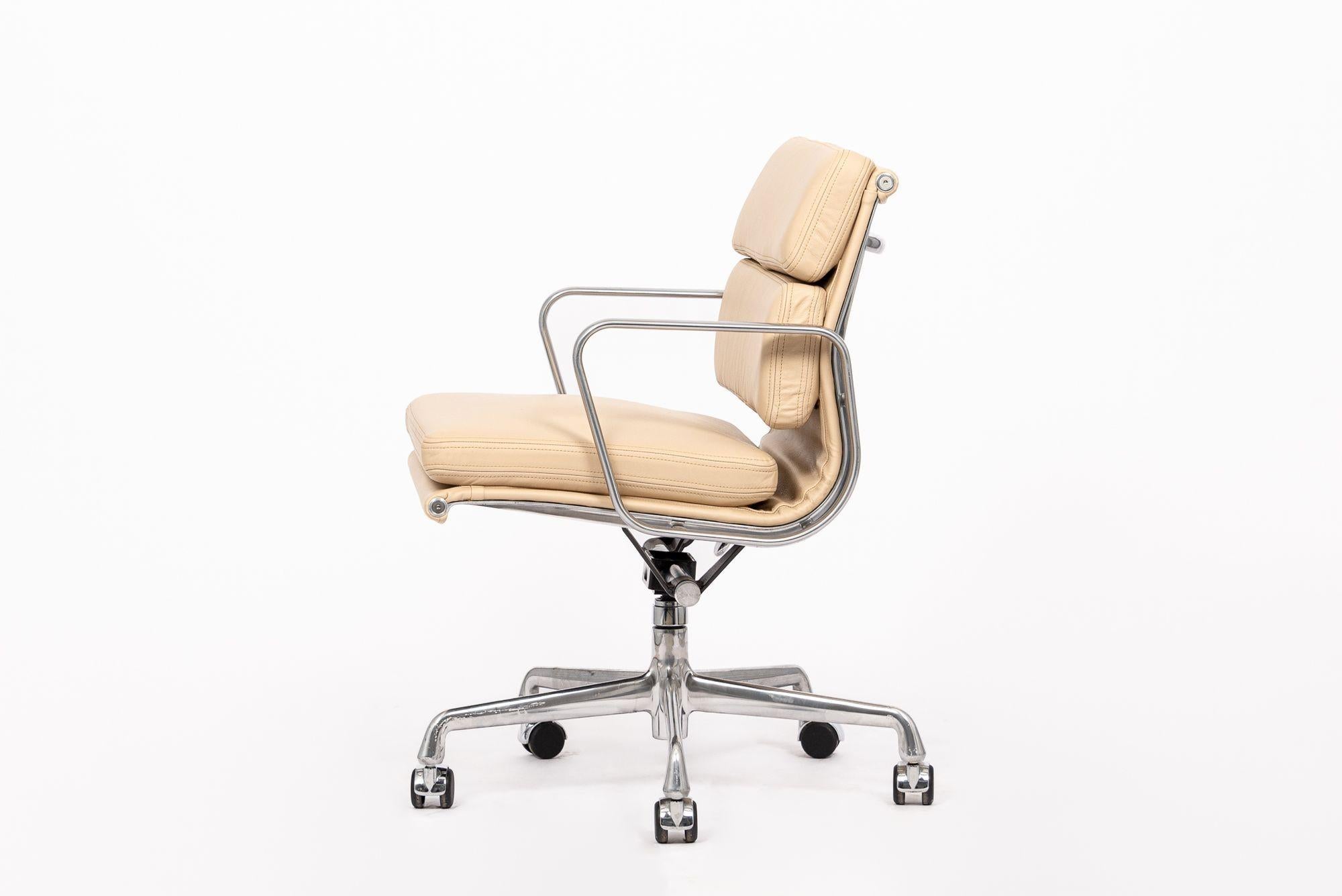 Eames for Herman Miller Tan Leather Desk Chair 2000s In Good Condition In Detroit, MI