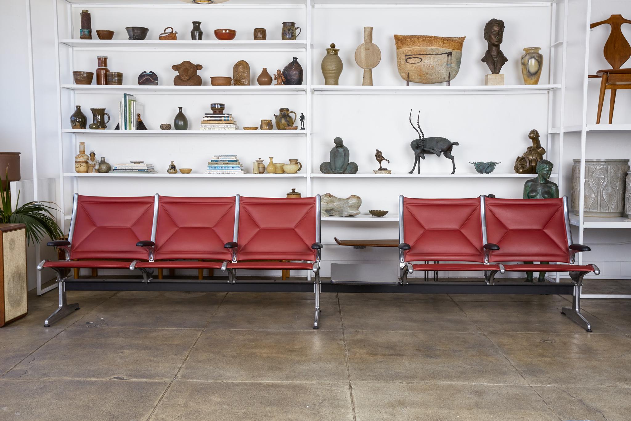 A tandem sling airport bench designed by Charles and Ray Eames for Herman Miller. In 1962 Charles and Ray Eames were commissioned to design a modular seating system for the Chicago O’Hare and Washington D.C. Dulles airports. They based the design